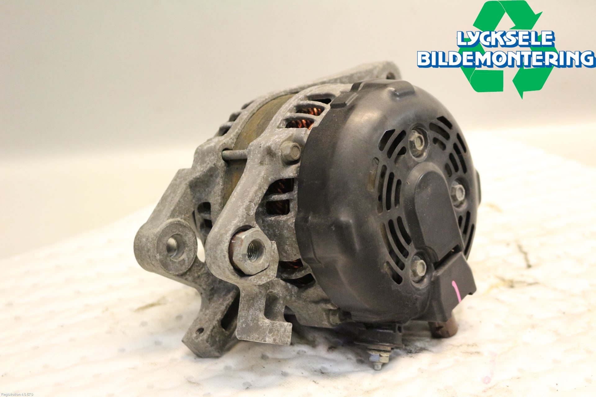 Toyota YARIS XP130 12-14 Generator