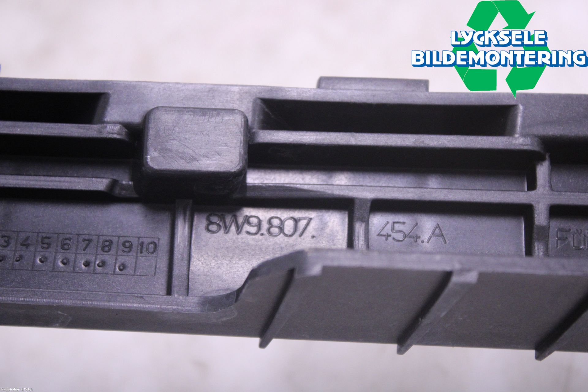 Audi A4/S4 B9 16-19 Stötfångarfäste Bak Hö