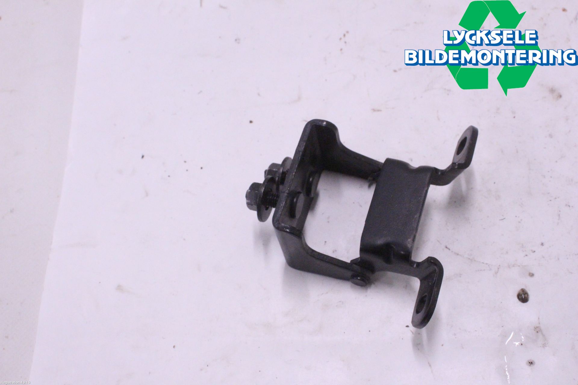 Volvo V90 17->> Bakluckegångjärn Vä
