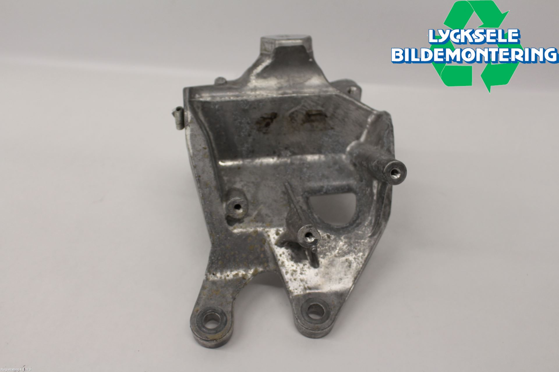 Audi A6 F2/C8 19- Motorfäste