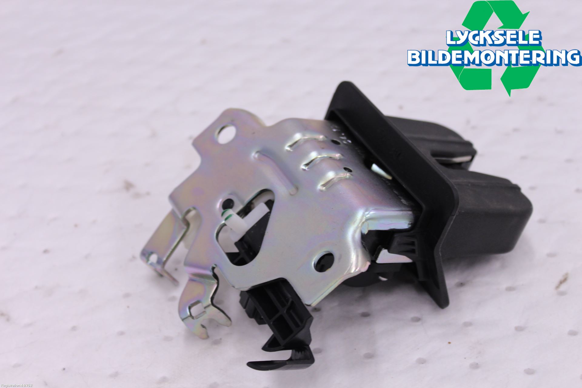 Audi A6 F2/C8 19- Låskista Baklucka