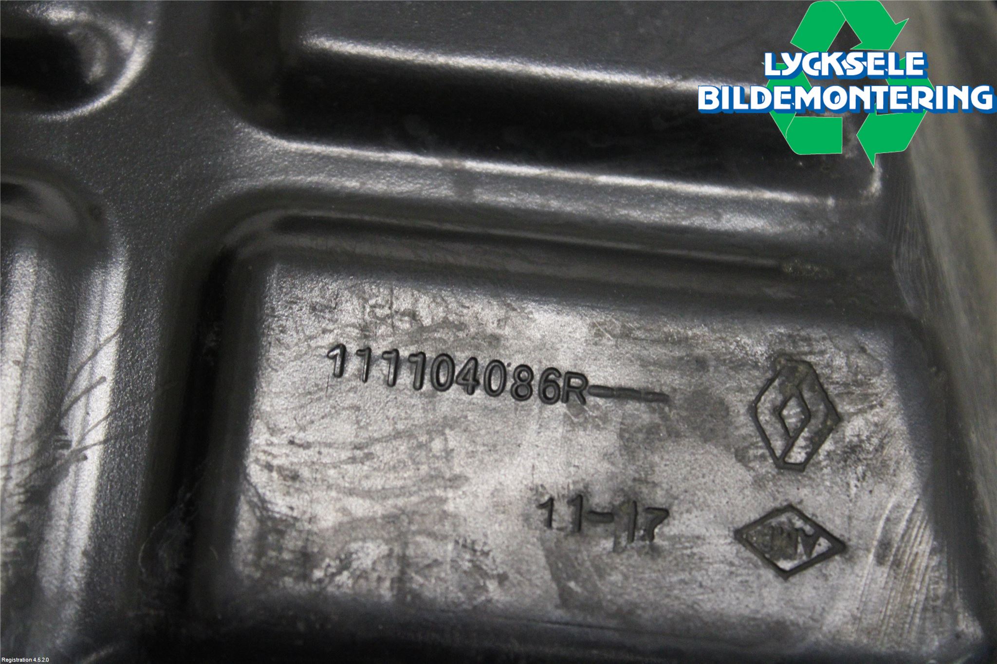 Dacia DUSTER 10-17 Oljetråg