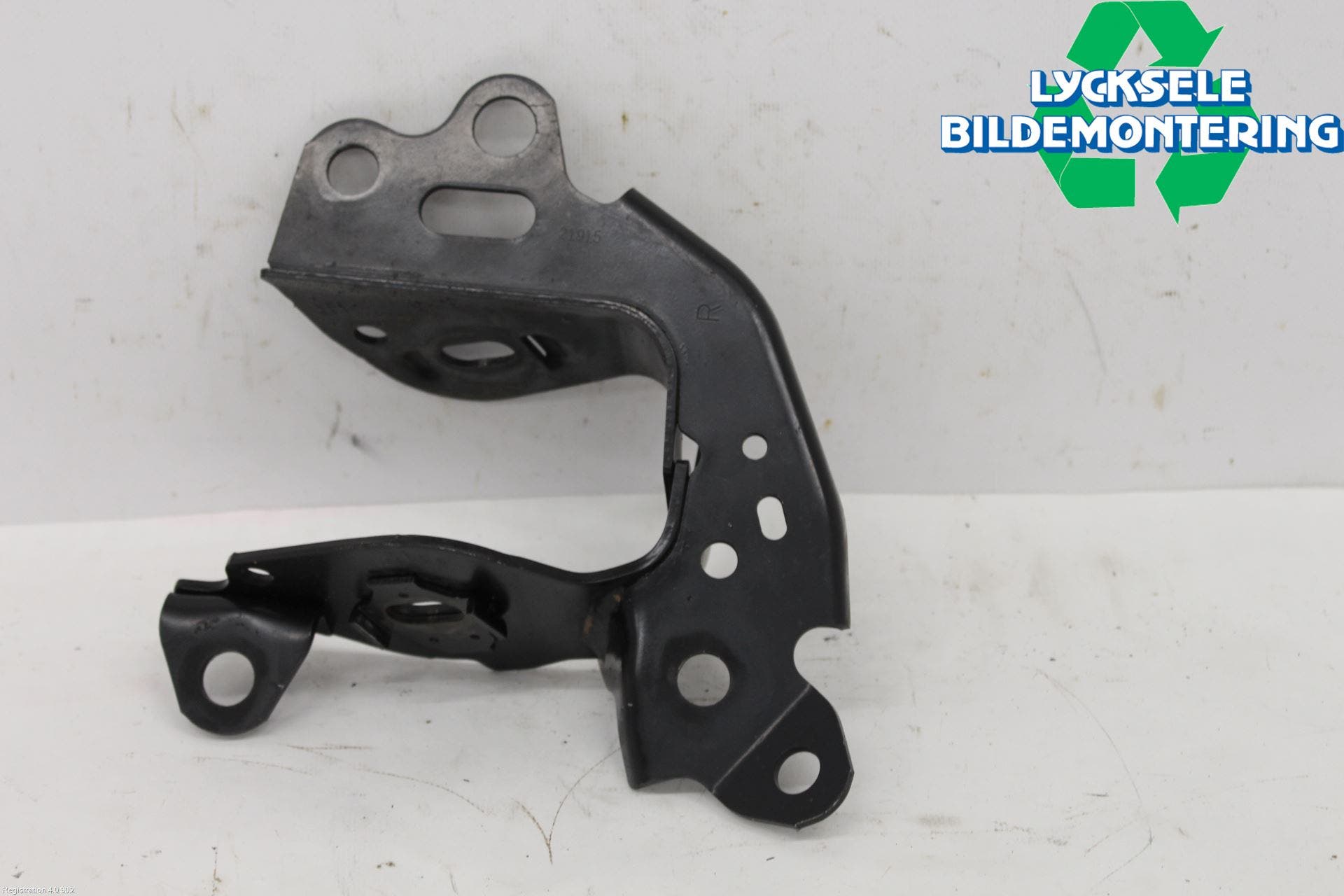 Toyota YARIS CROSS XP21 21- Bakaxel Fäste