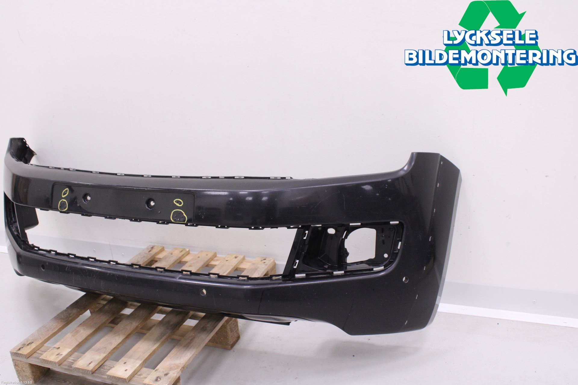 Volkswagen VW AMAROK 2H 10-22 Stötfångarbeklädnad Fram