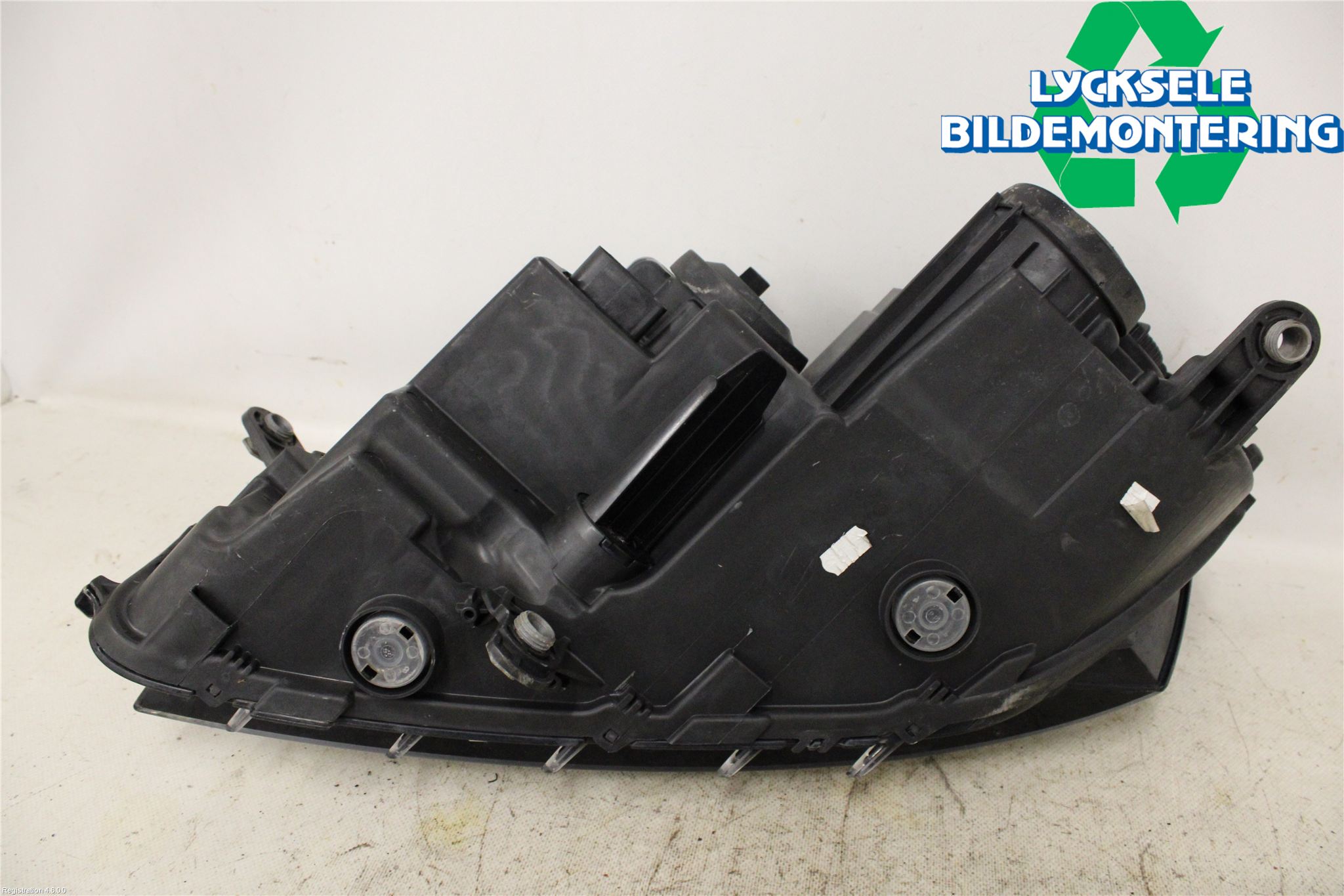 Volkswagen VW PASSAT 11-14 Strålkastare Höger