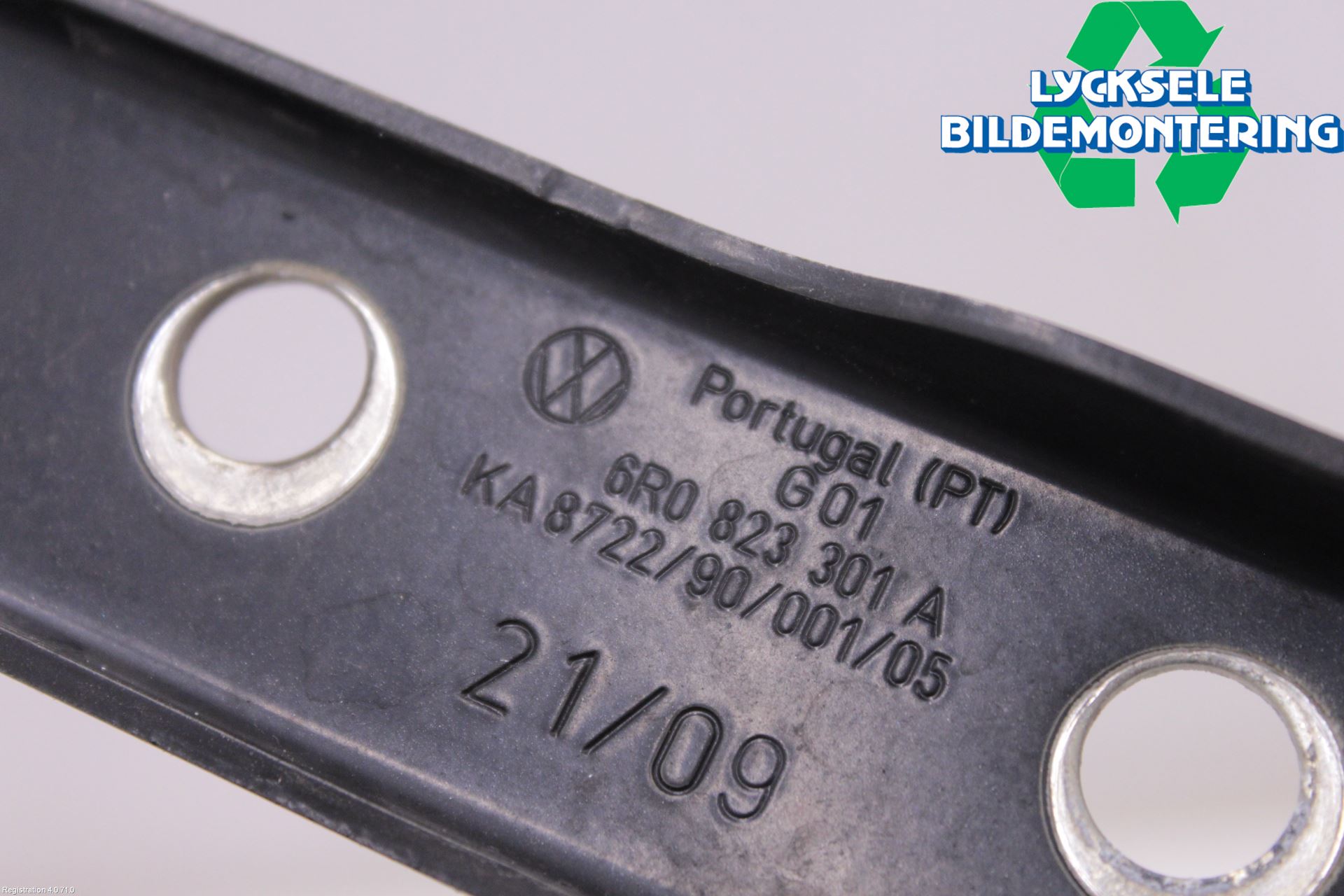 Volkswagen VW POLO 10-17 Huvgångjärn