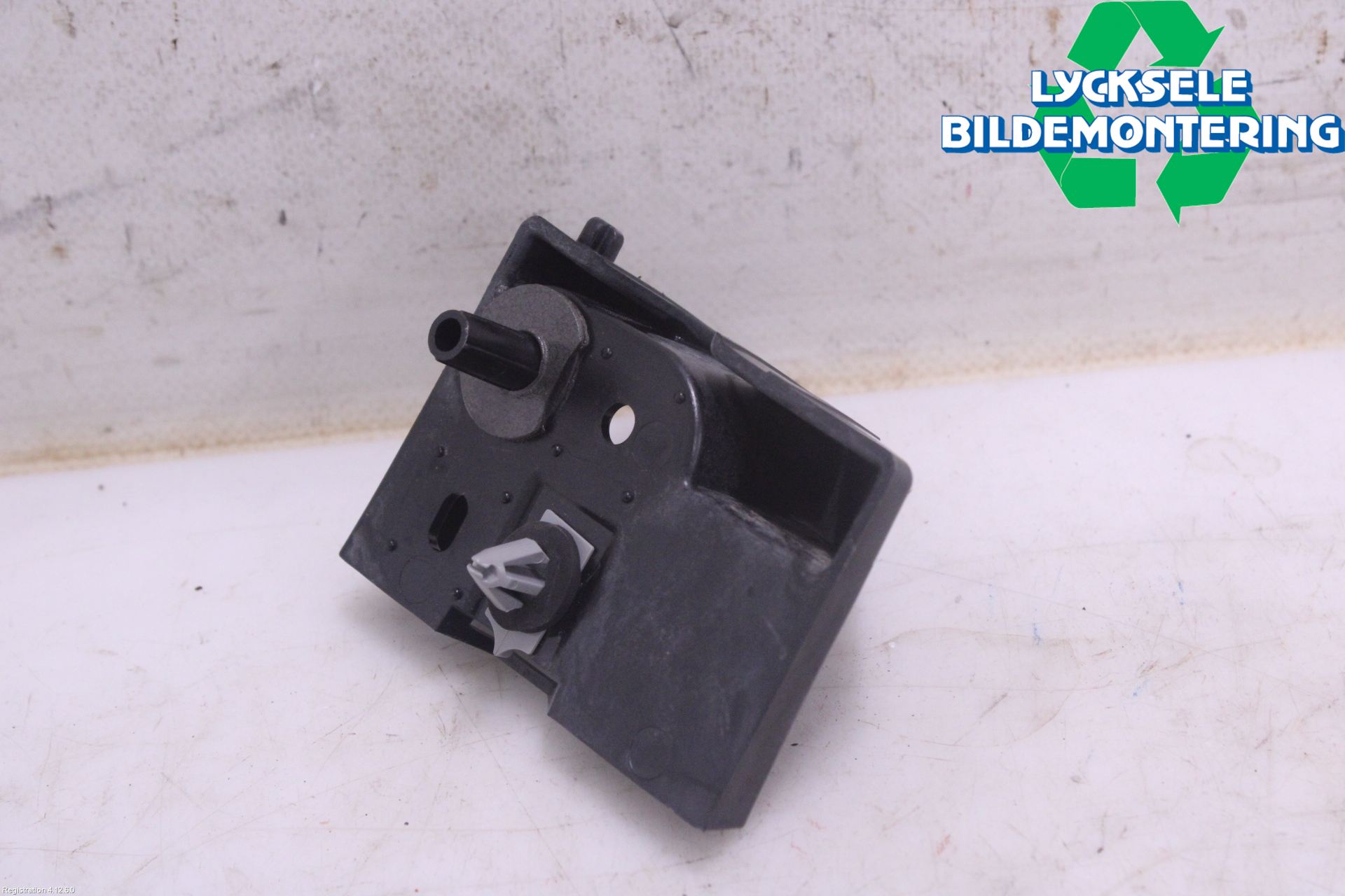 Ford KUGA 17-19 Stötfångarfäste Bak Vä