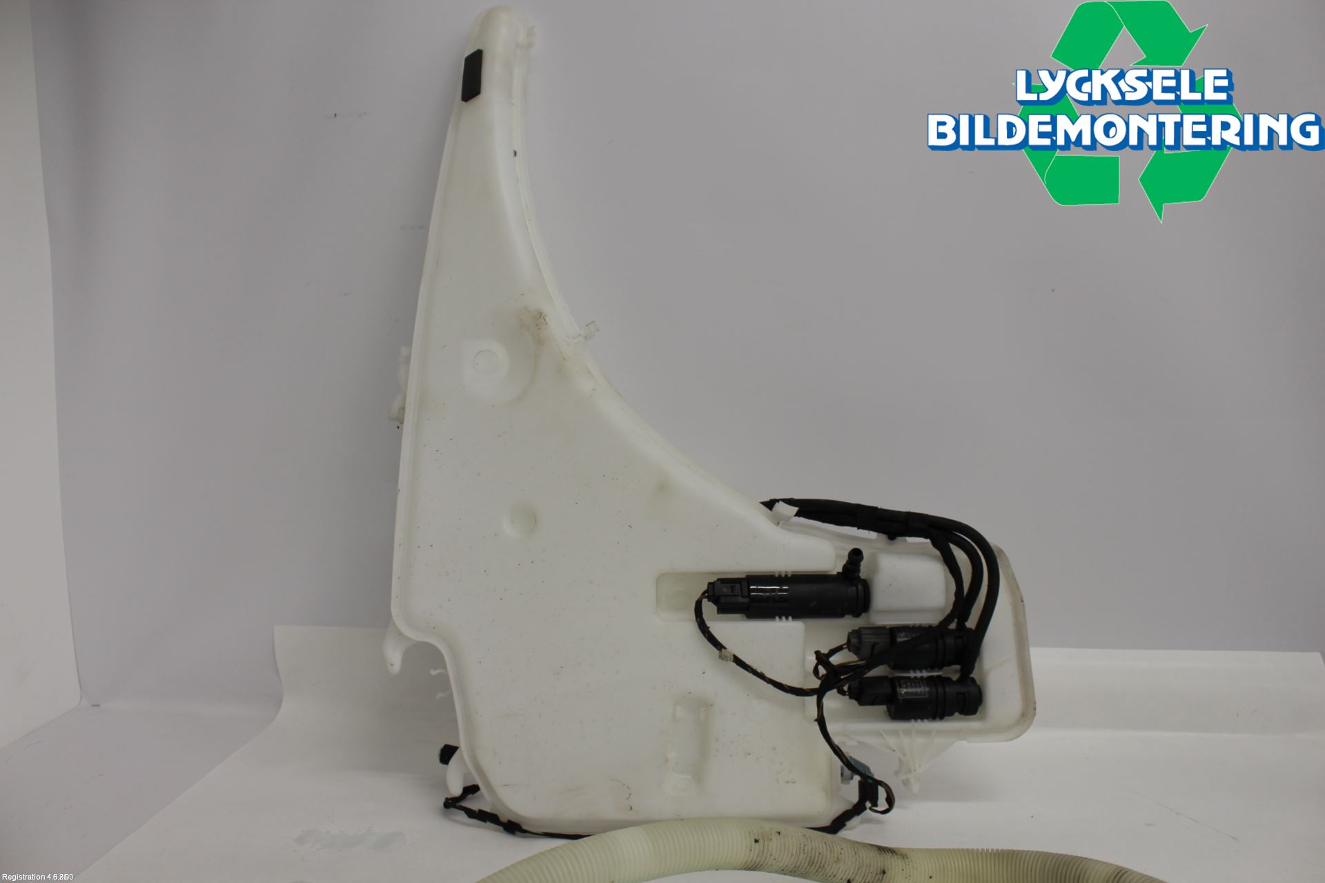 BMW 1 E87/81 5D/3D 03-11 Spolartank Vindruta-Strål