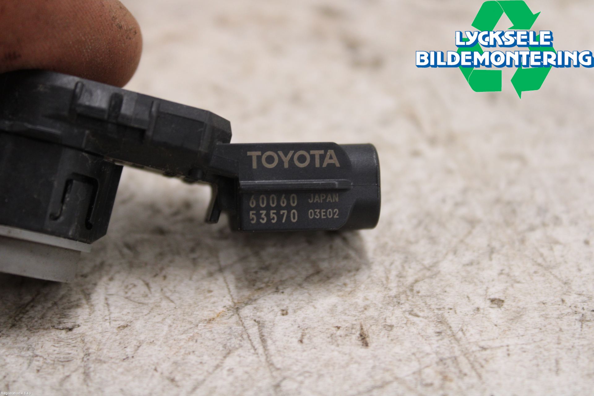 Toyota RAV4 19- Parkeringshjälp Frontsensor