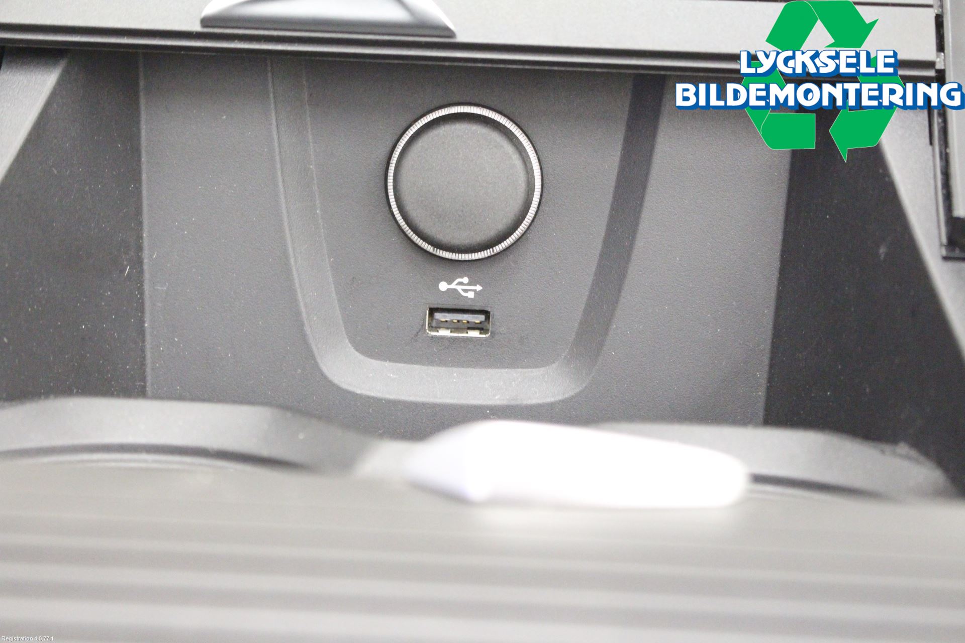 BMW X1 F48 15-22 Mugghållare