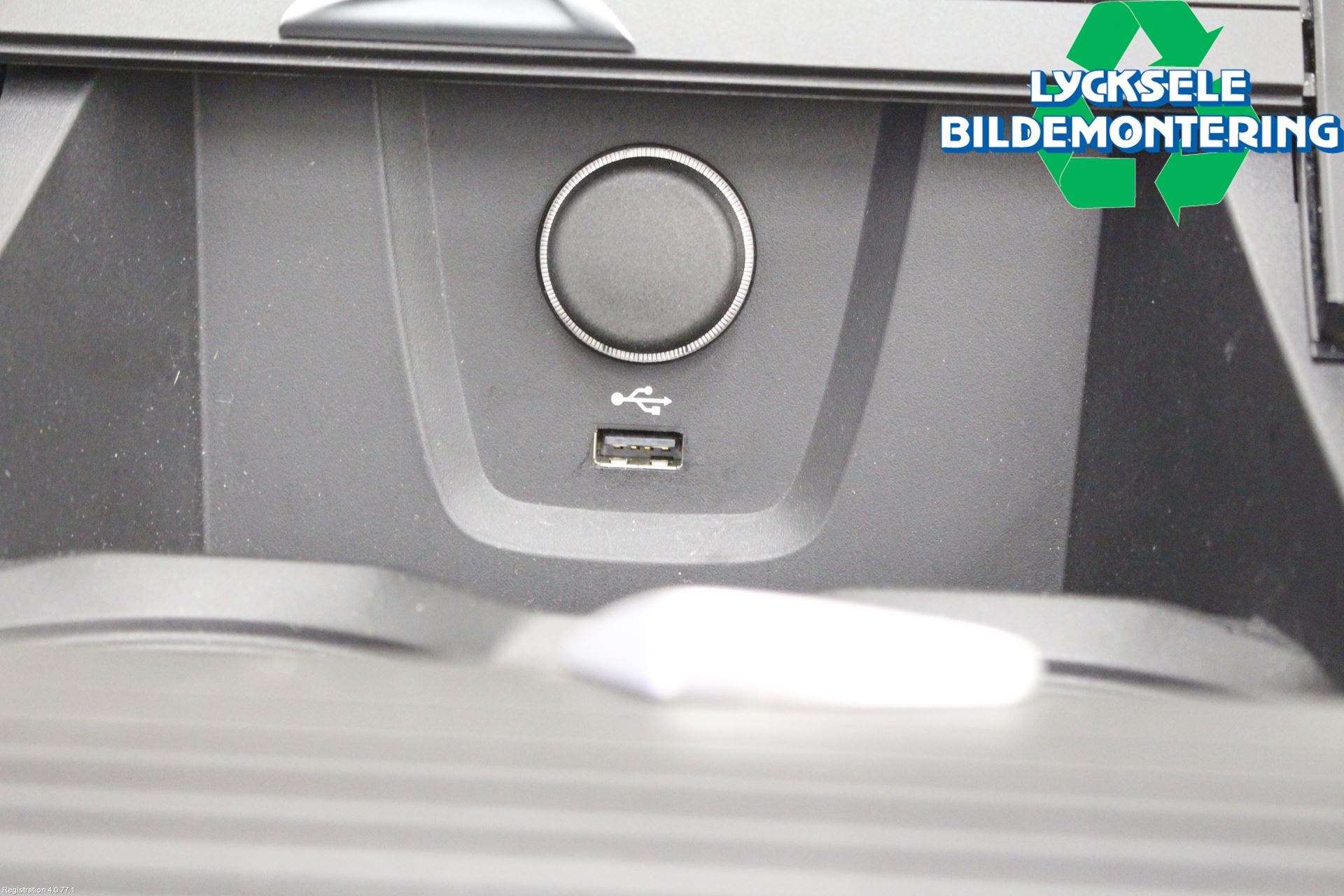 BMW X1 F48 15-22 Mugghållare