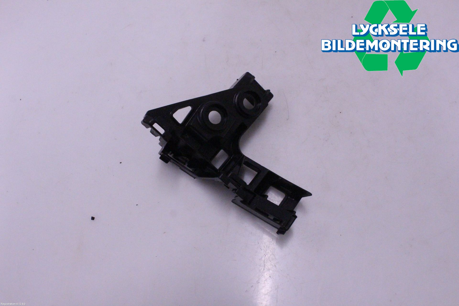 Volkswagen VW GOLF / E-GOLF VII 13-20 Stötfångarfäste Bak Hö