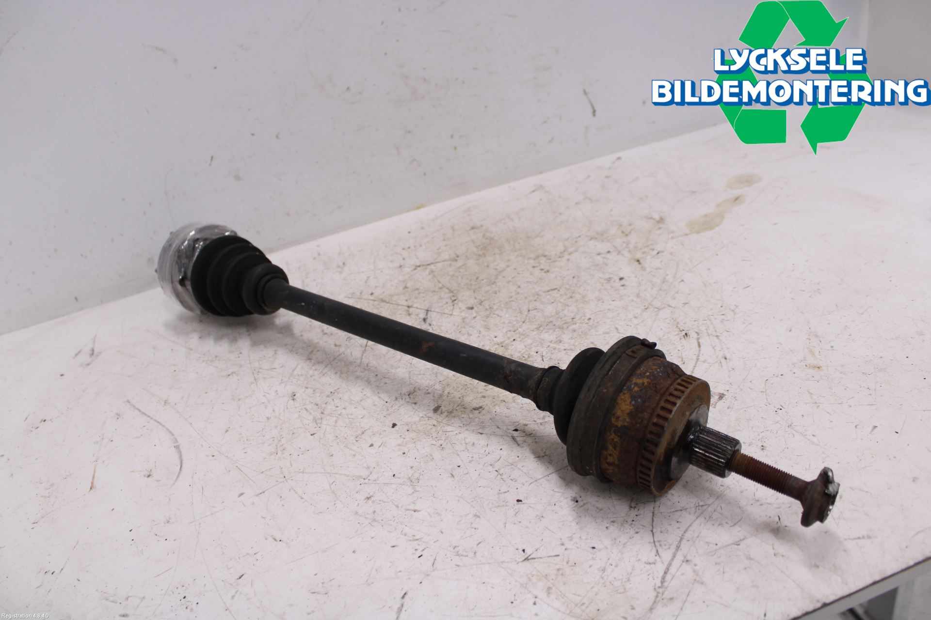Volkswagen VW PASSAT 01-05 Drivaxel Bak Höger
