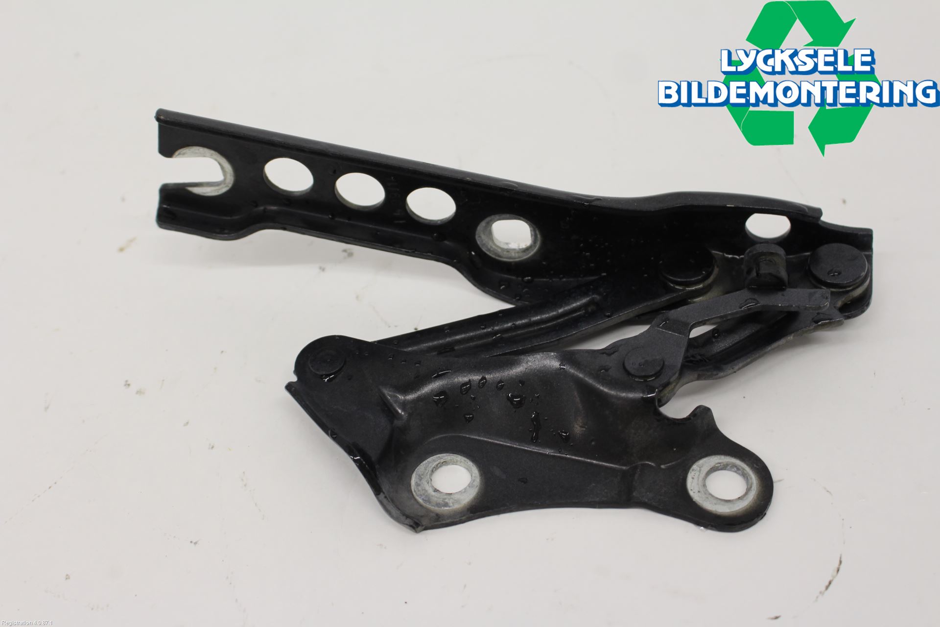 Skoda SUPERB 09-15 Huvgångjärn