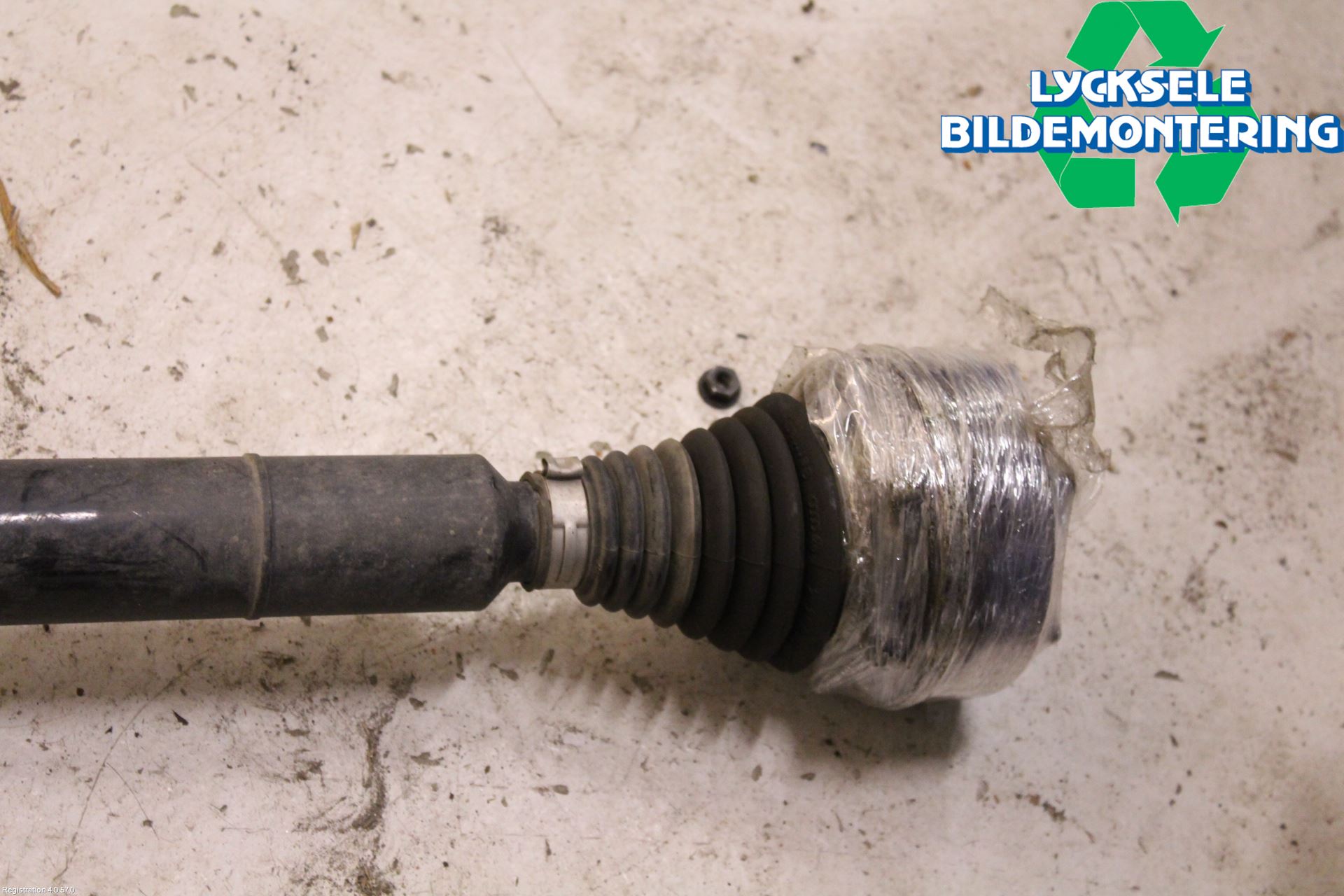 Volkswagen VW CADDY 16-20 Drivaxel Fram Höger
