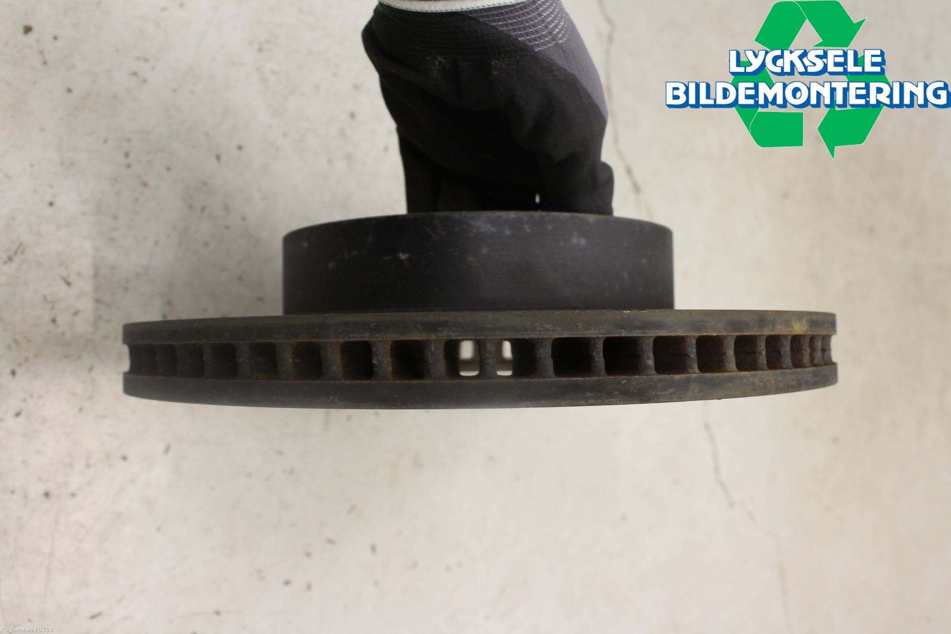 Toyota HILUX 16- Bromsskiva Fram