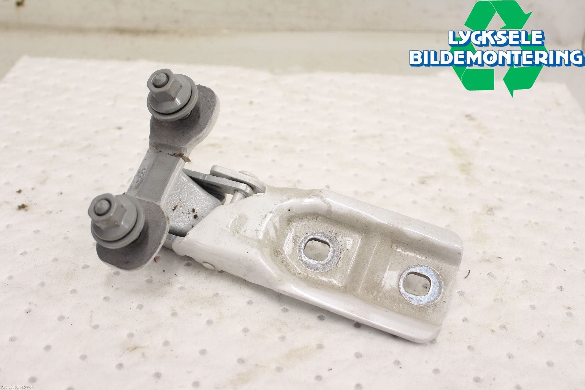 BMW X1 F48 15-22 Bakluckegångjärn Hö