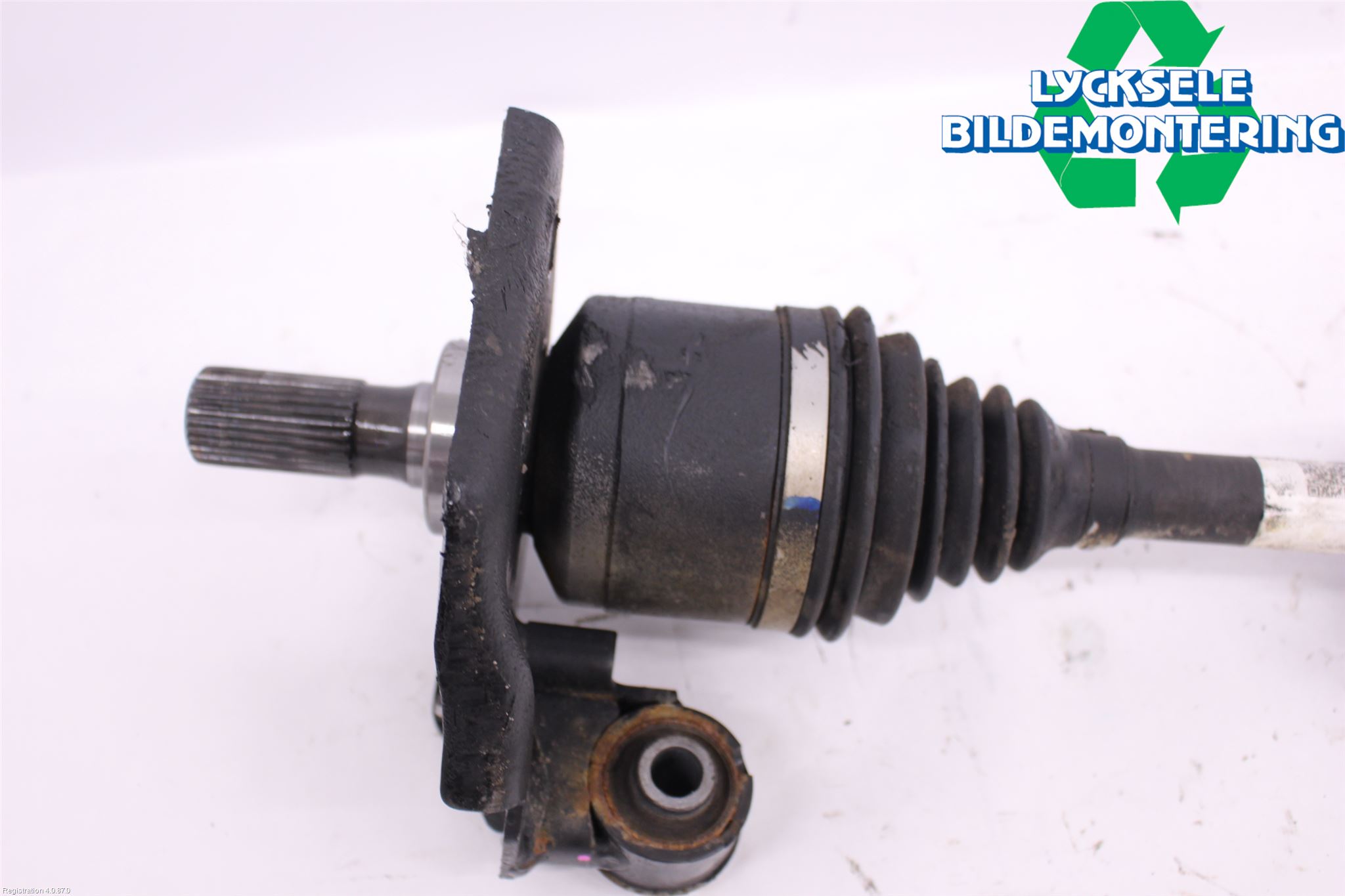 Isuzu D-MAX Drivaxel Fram Höger