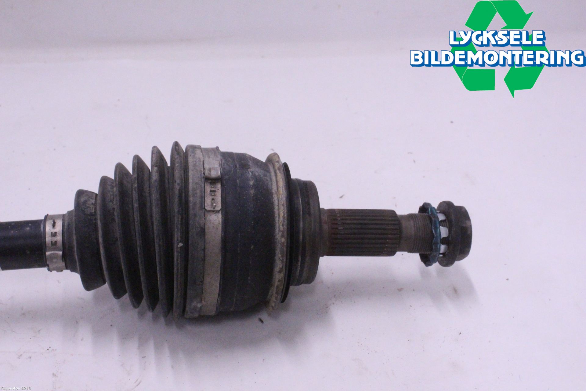 Toyota HILUX 16- Drivaxel Fram Höger