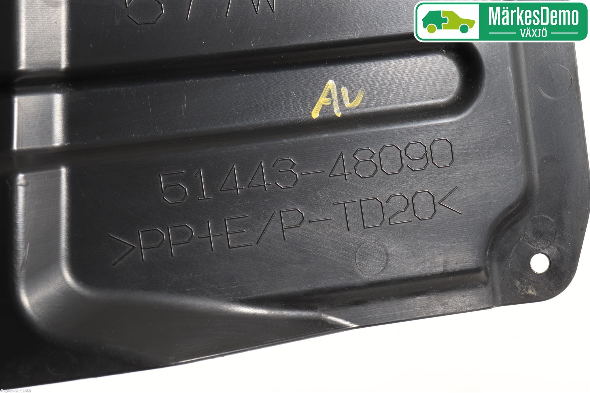 Toyota RAV4 13-18 Hasplåt Plåt-Plast