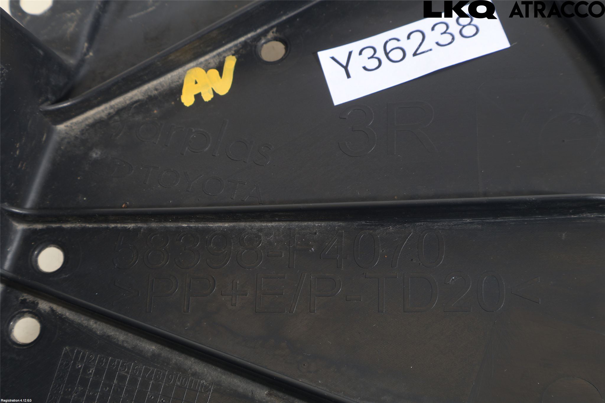 Toyota C-HR 24- Hasplåt Plåt-Plast