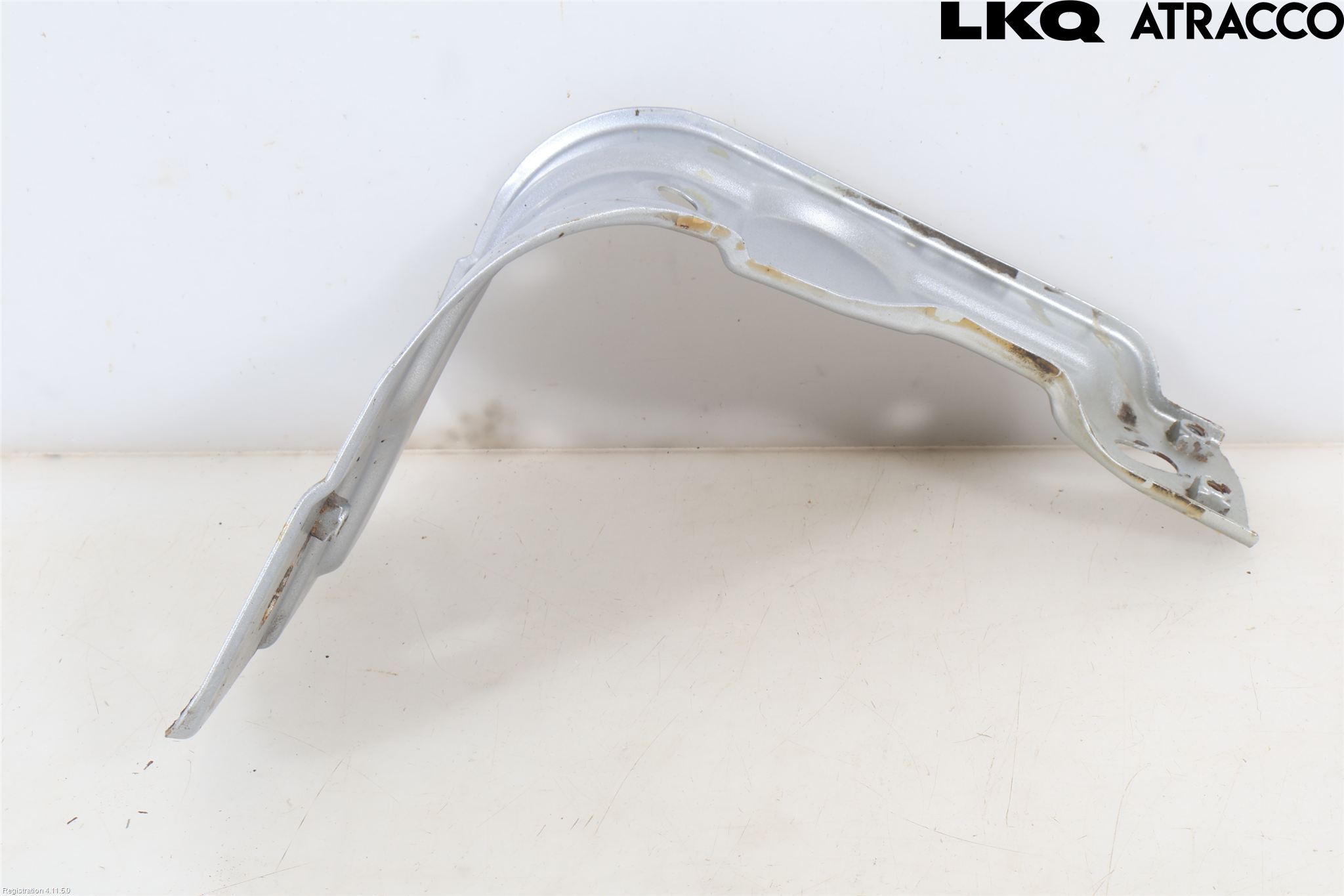 Volkswagen VW PASSAT 11-14 Skärmfäste Fram Hö