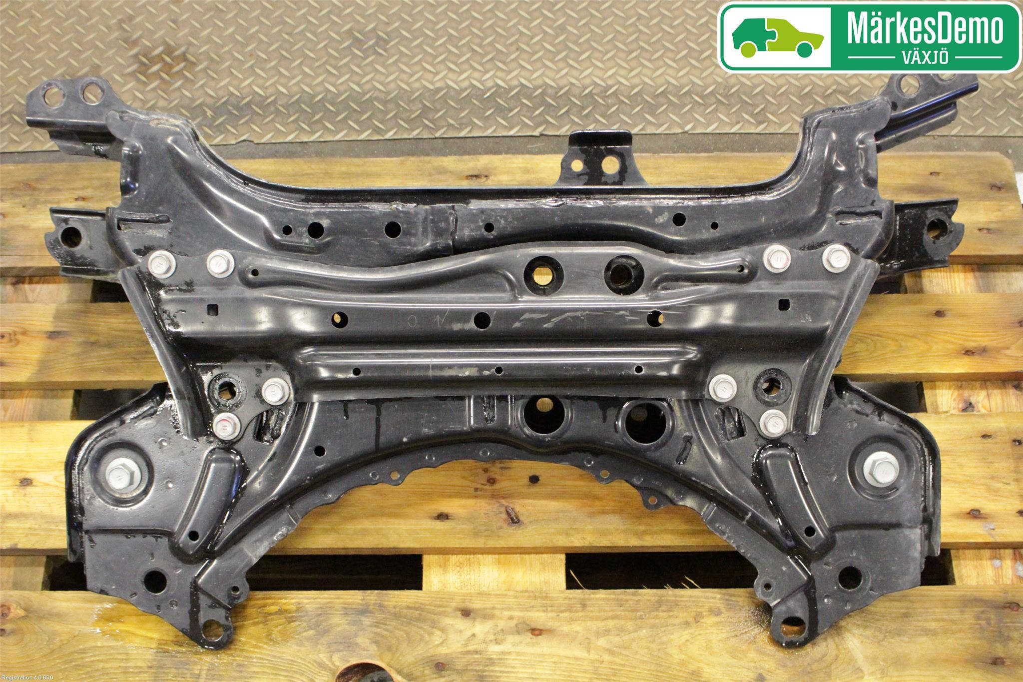 Toyota RAV4 13-18 Framvagnsbalk