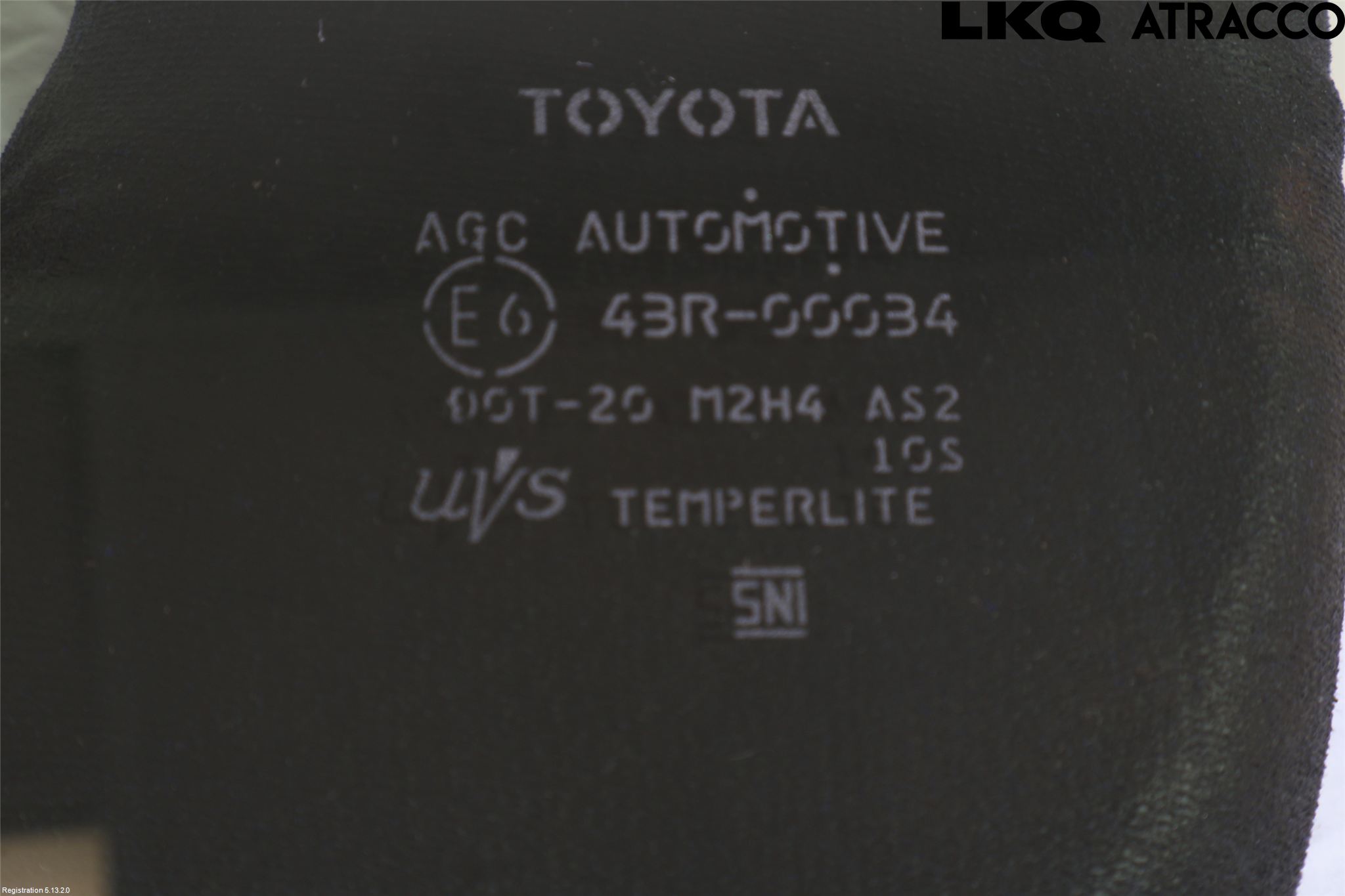 Toyota RAV4 19- Dörruta Fram Vänster