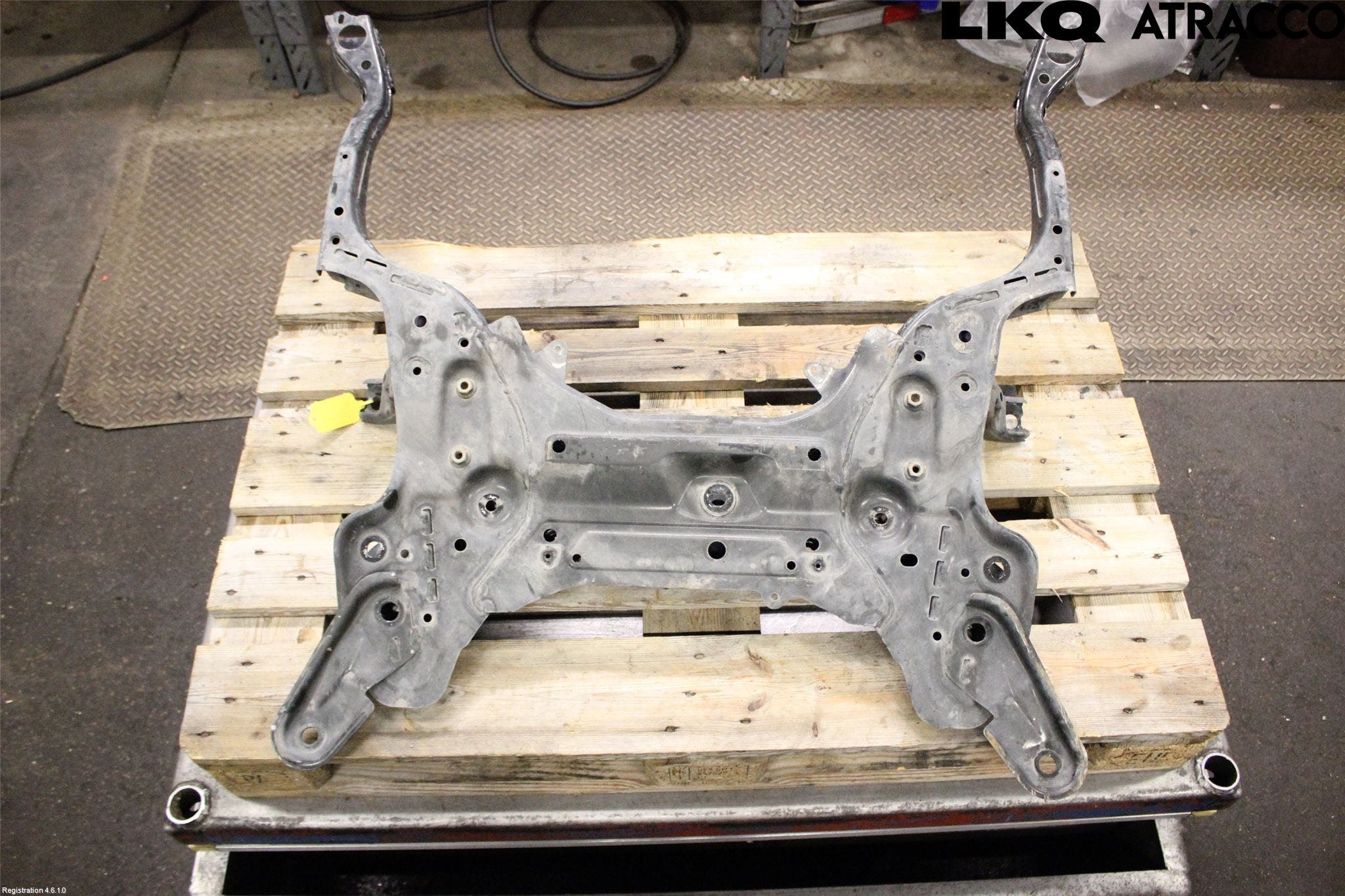 Toyota YARIS XP21 20- Framvagnsbalk