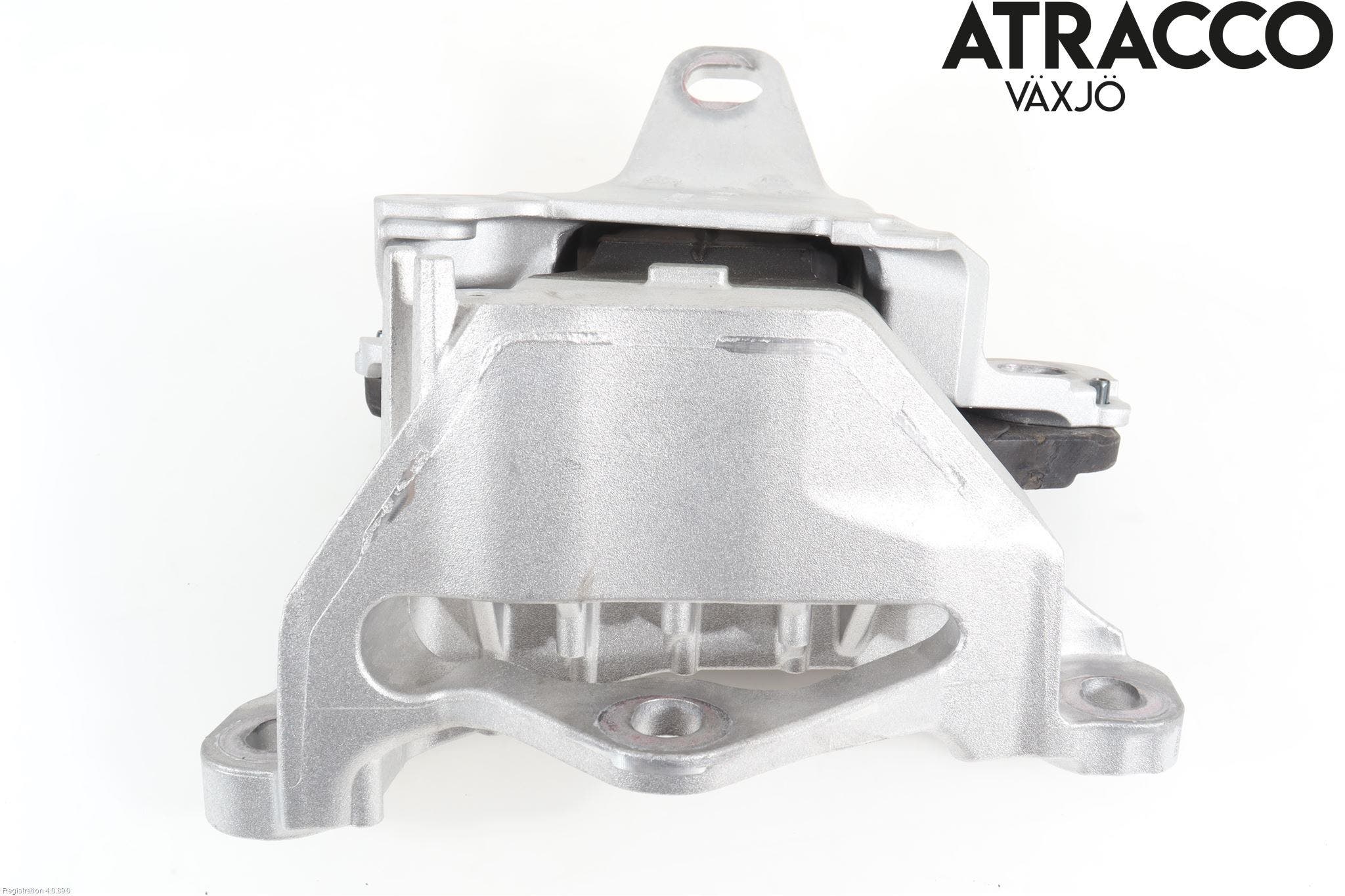 Mazda CX-30 20- Motorfäste