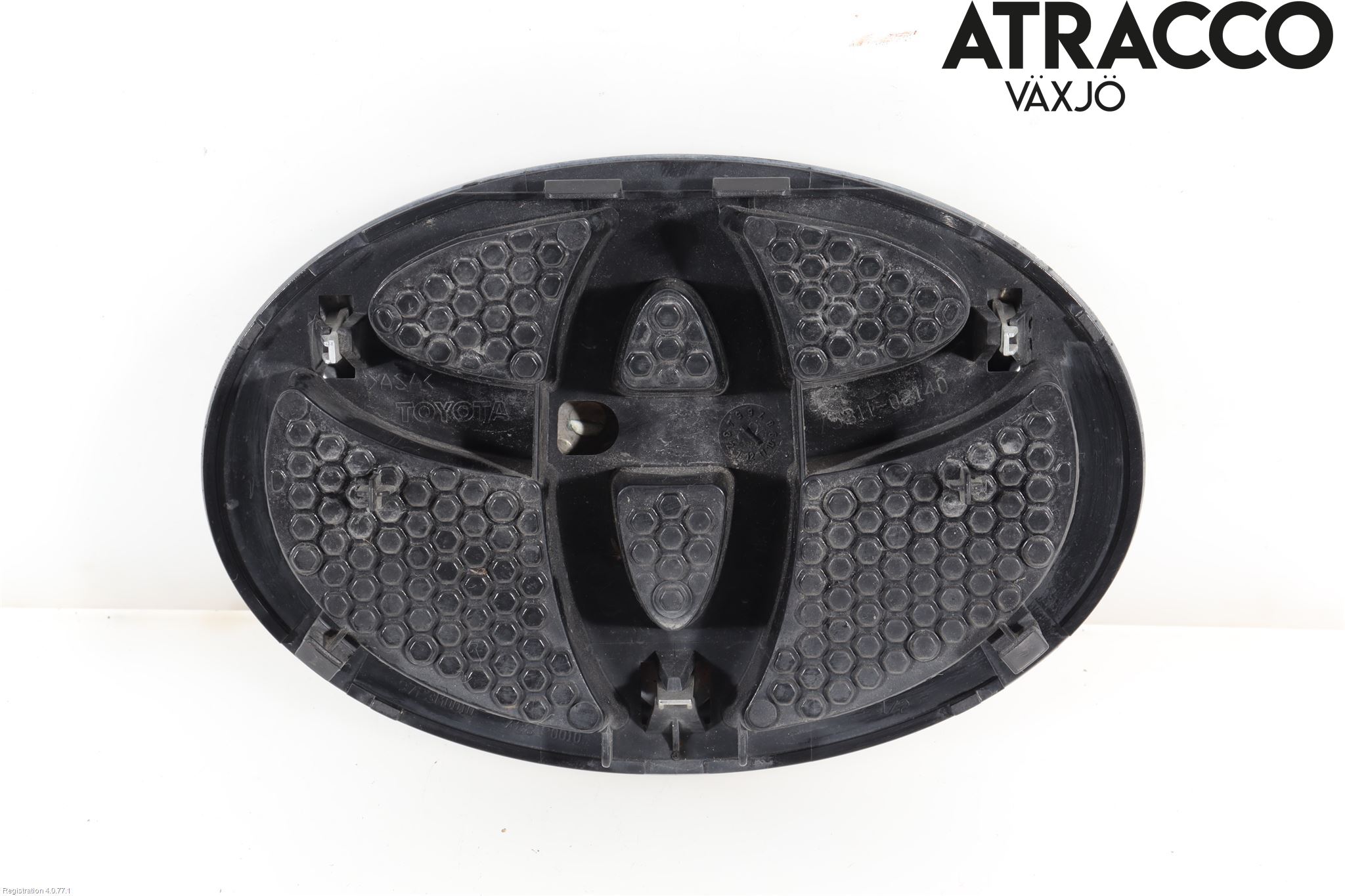 Toyota YARIS XP130 12-14 Emblem