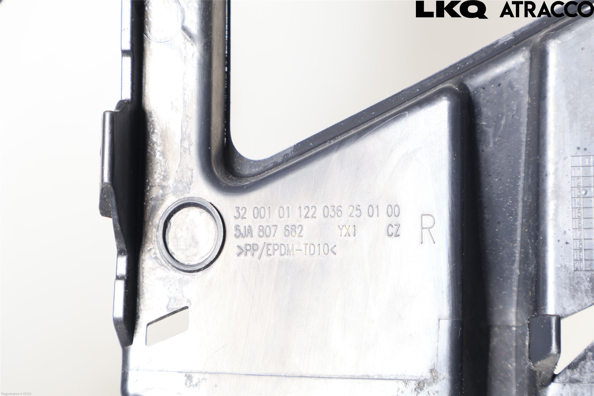 Skoda RAPID Stötfångardel Fram Hö