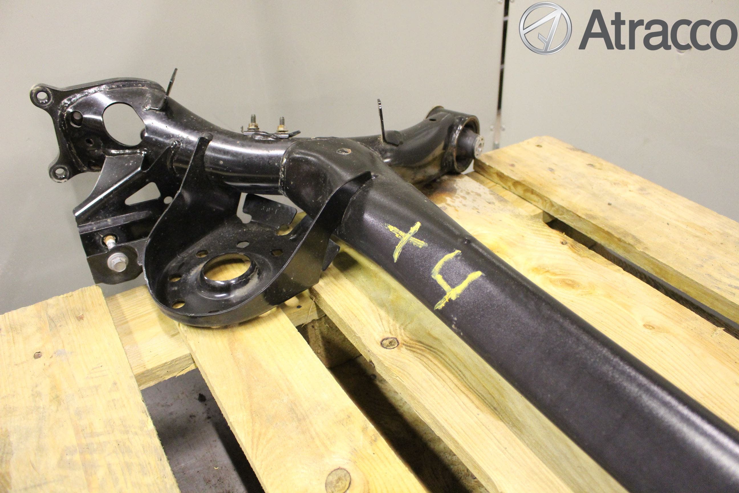 Toyota YARIS XP130 15-20 Bakaxelbalk