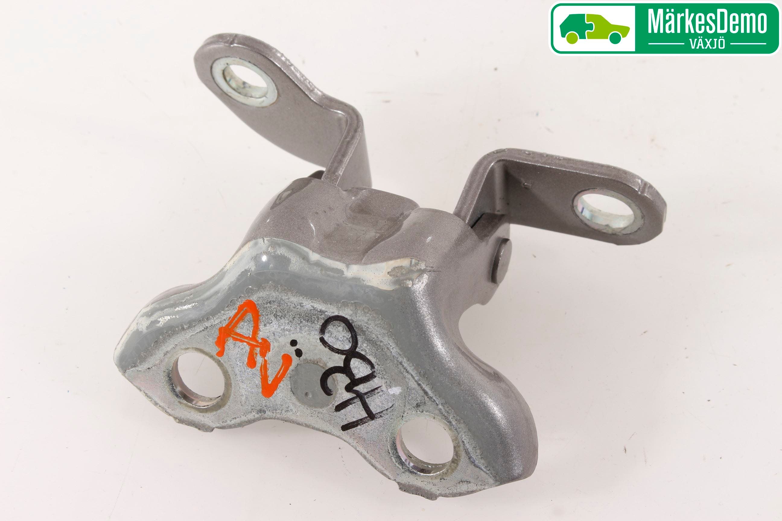 Toyota AVENSIS 09-15 Dörrgångjärn