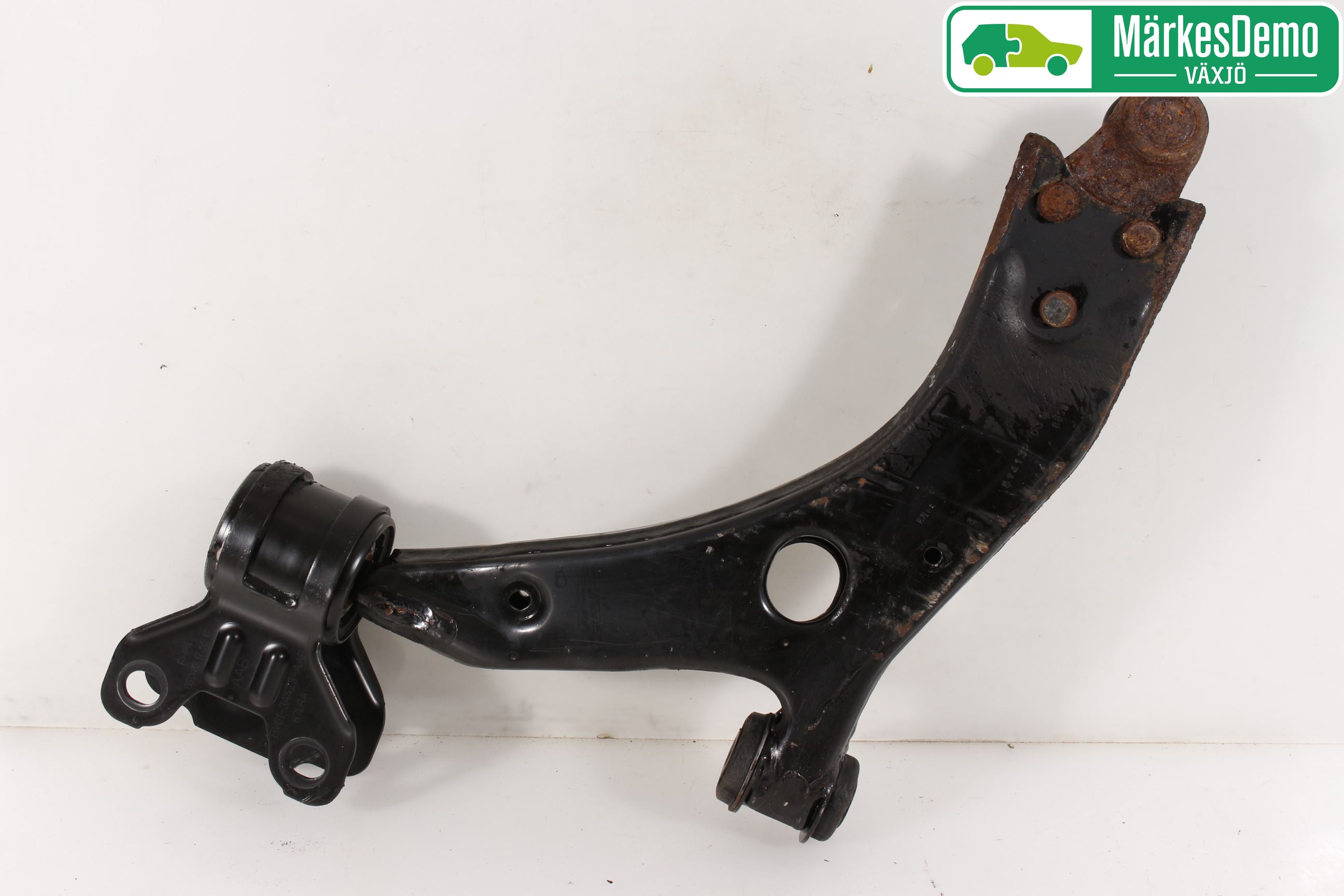 Ford FOCUS 11-14 Bärarm Fram Undre Hö