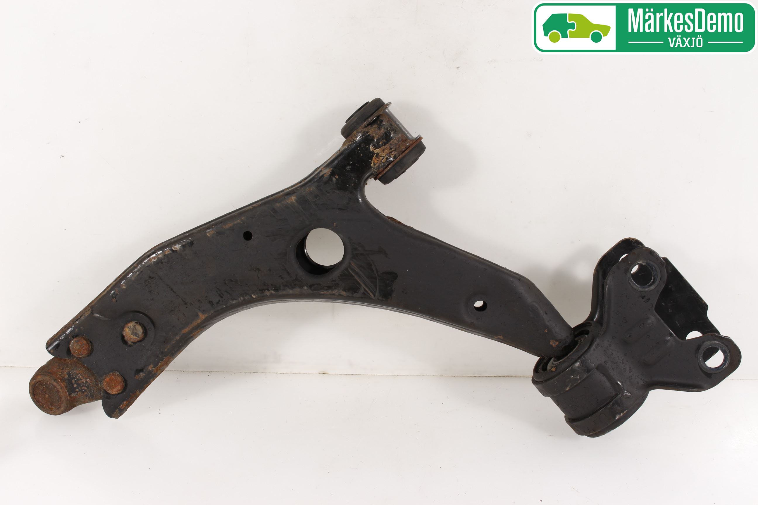 Ford FOCUS 11-14 Bärarm Fram Undre Hö
