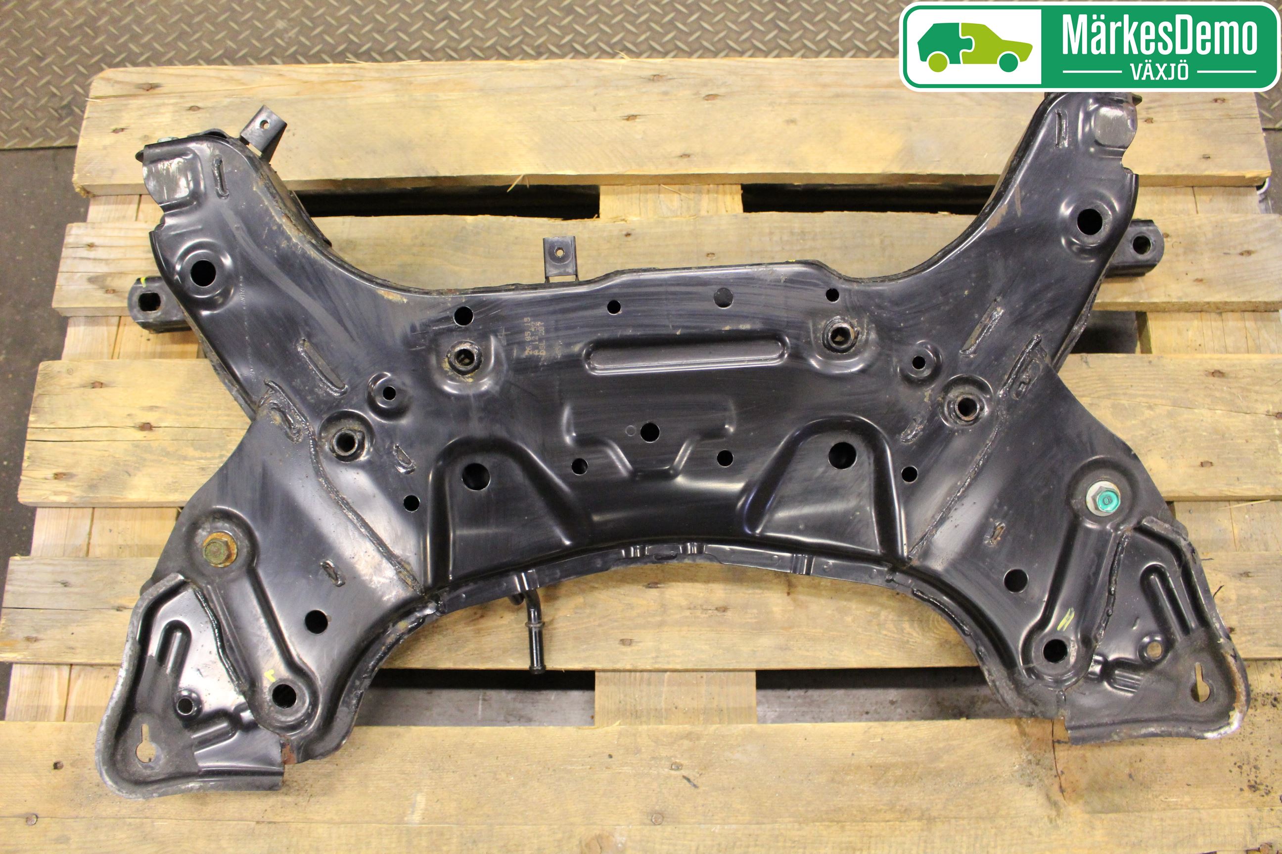 Hyundai i30 GD 13-17 Framvagnsbalk