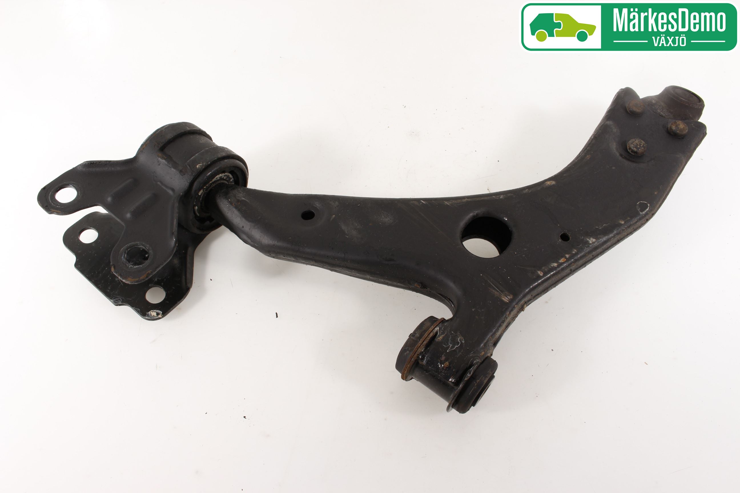 Ford FOCUS 11-14 Bärarm Fram Undre Hö