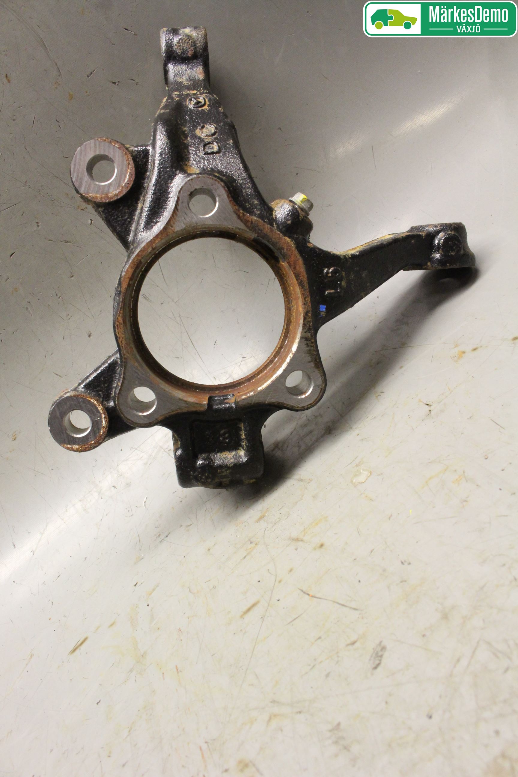 Mazda 2 (DJ) 15-22 Styrspindel Lagerhus Vä