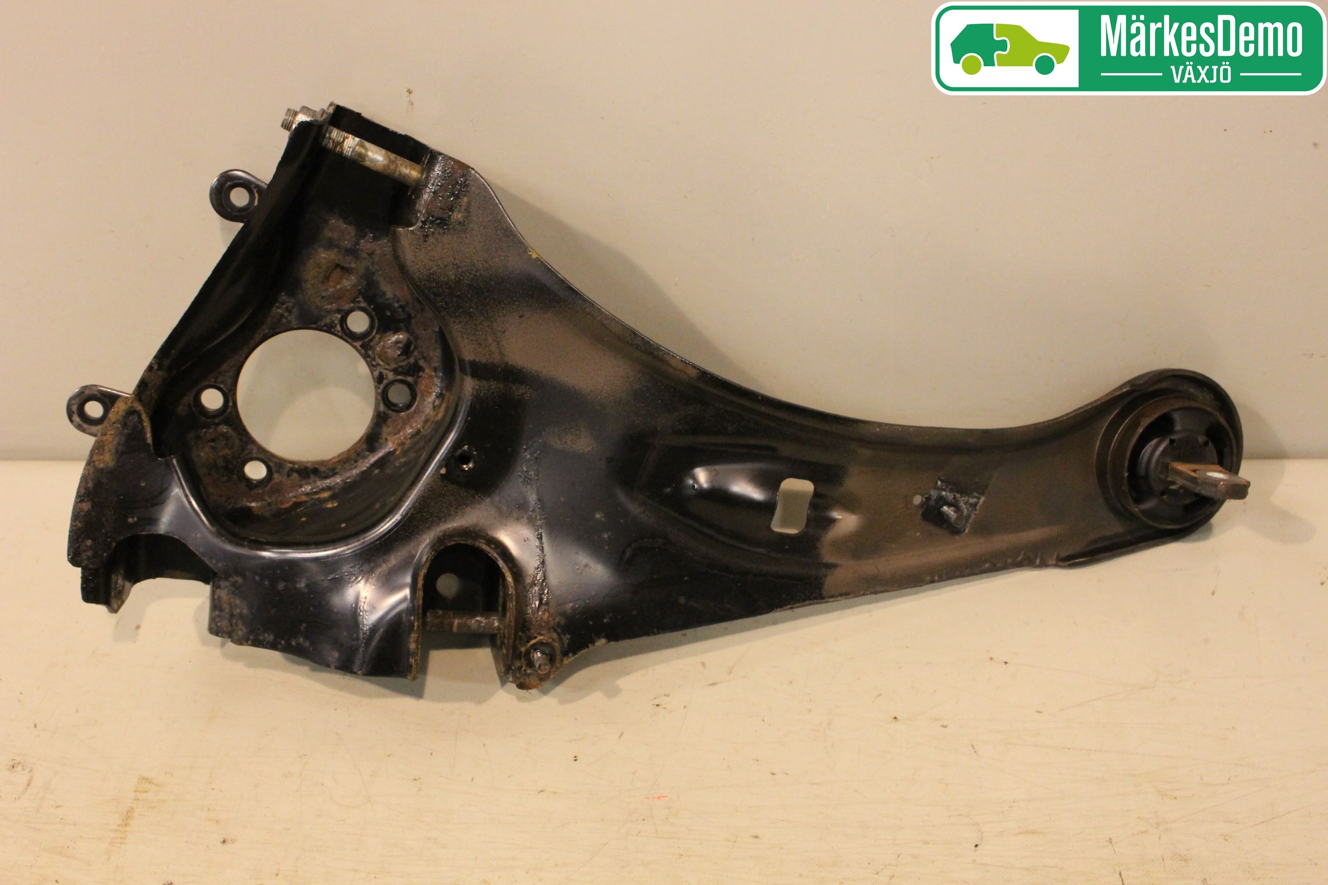 Mitsubishi OUTLANDER 13-21 Bärarm Bak Vänster