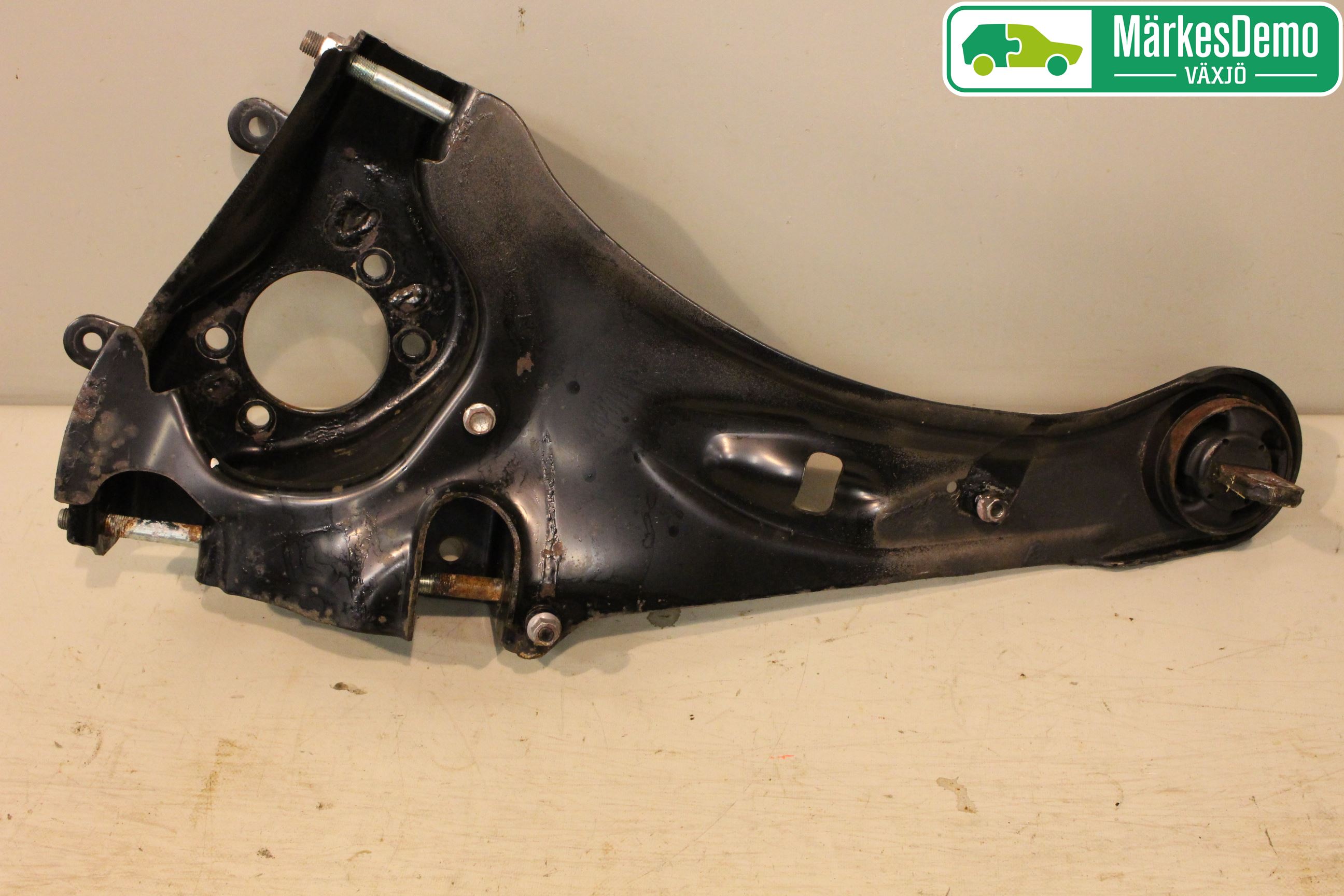 Mitsubishi OUTLANDER 13-21 Bärarm Bak Vänster