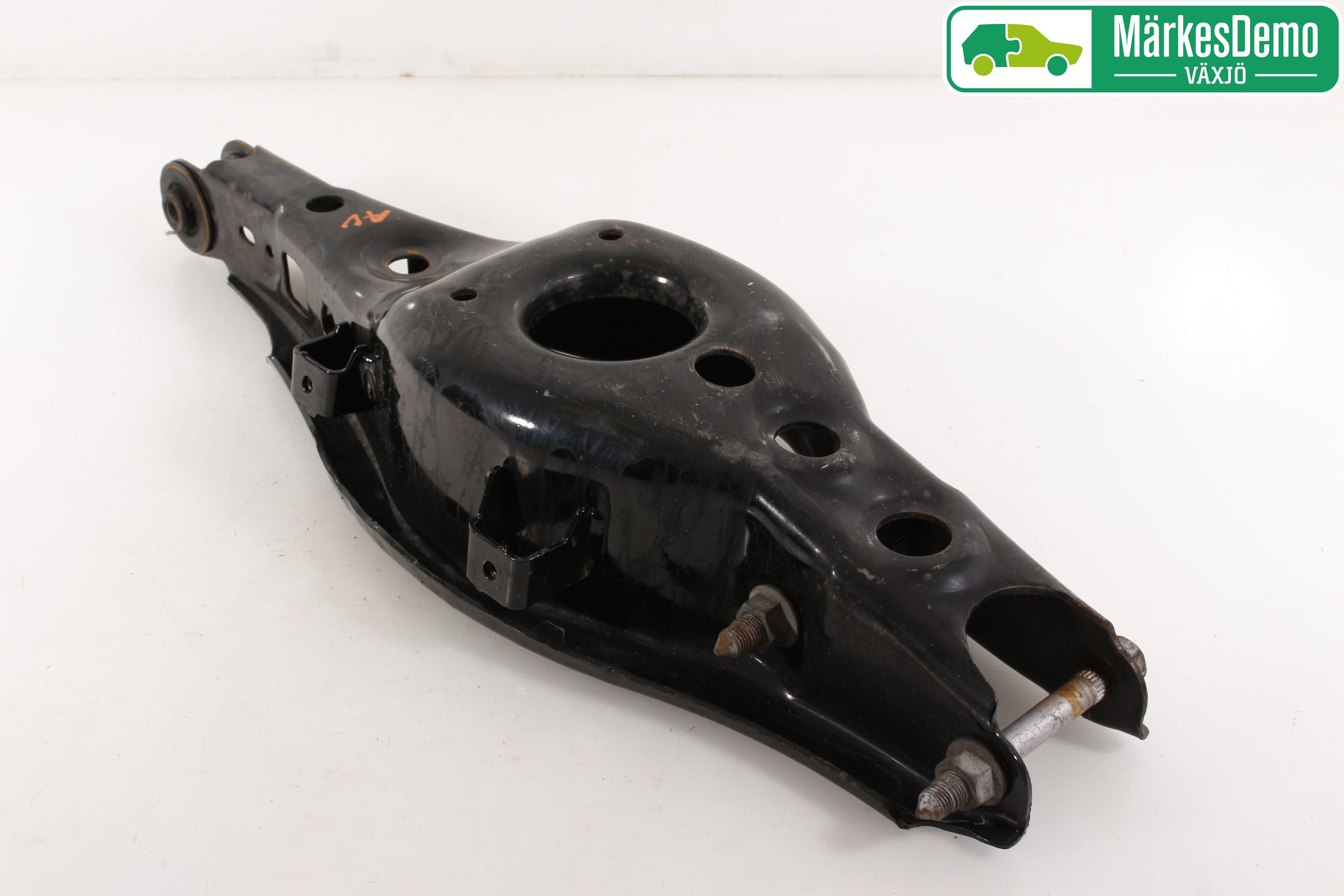 Toyota AVENSIS 16-18 Bärarm Bak Höger