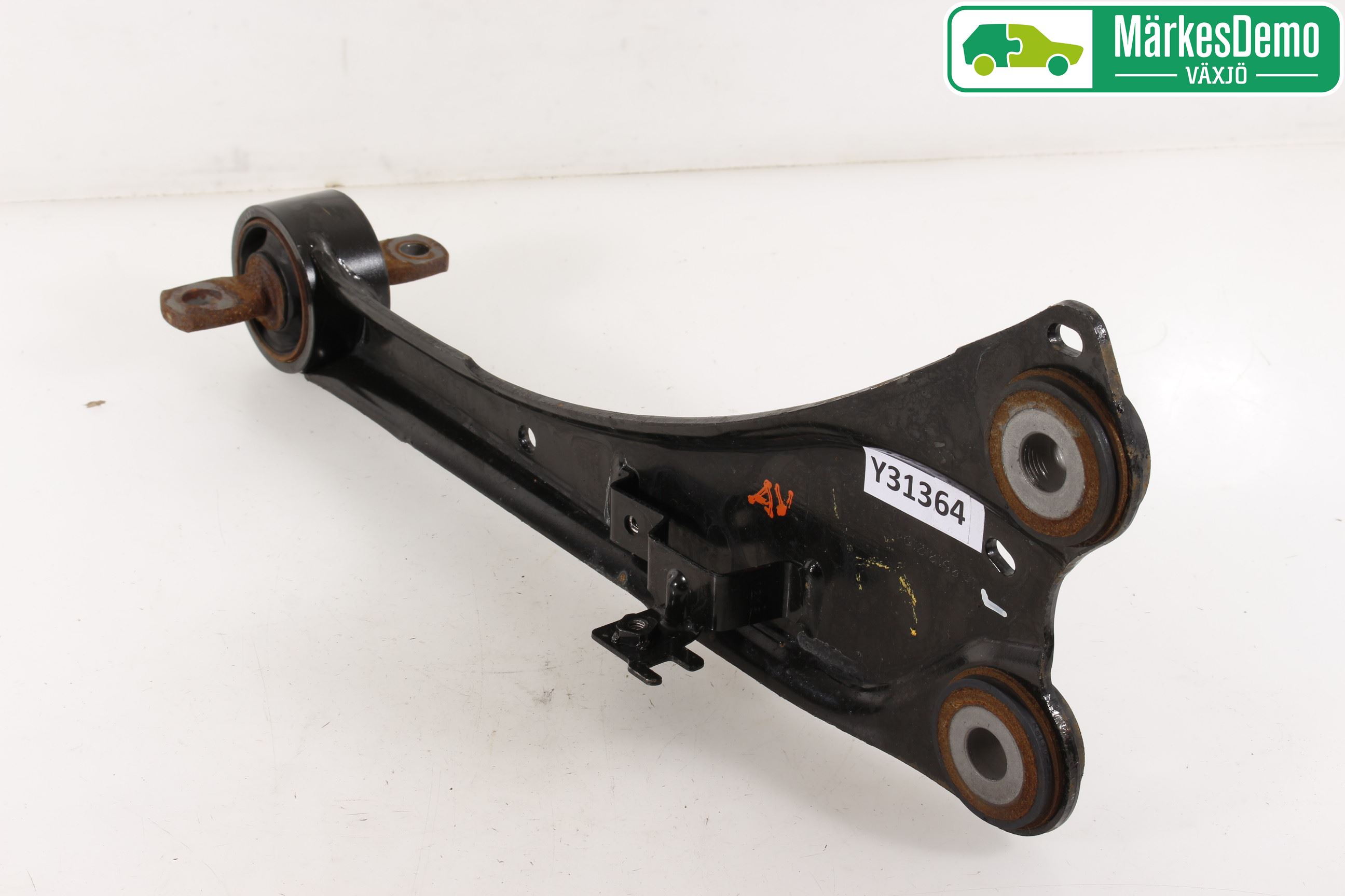 Toyota AVENSIS 16-18 Bärarm Bak Höger