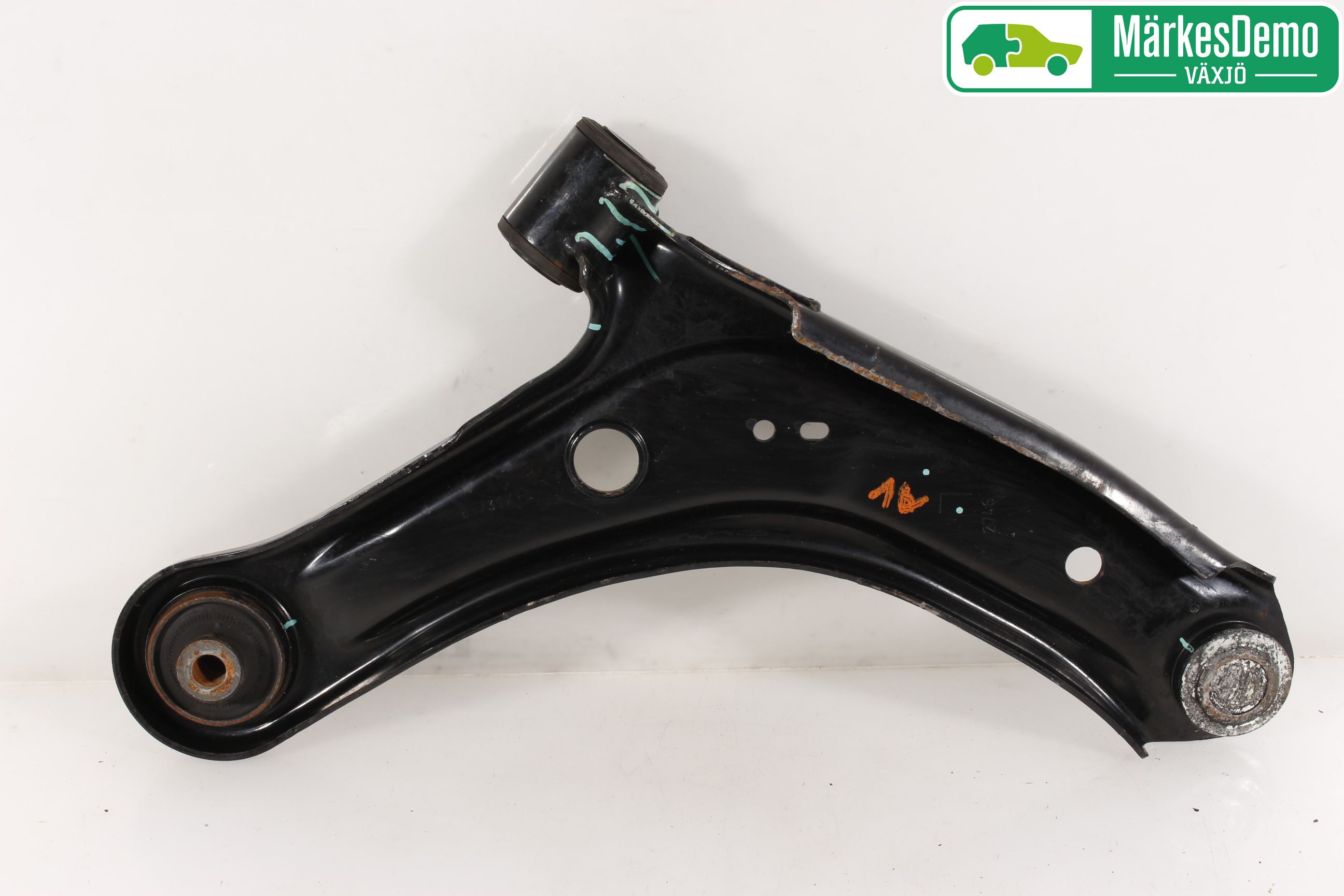 Suzuki VITARA 15- Bärarm Fram Undre Vä