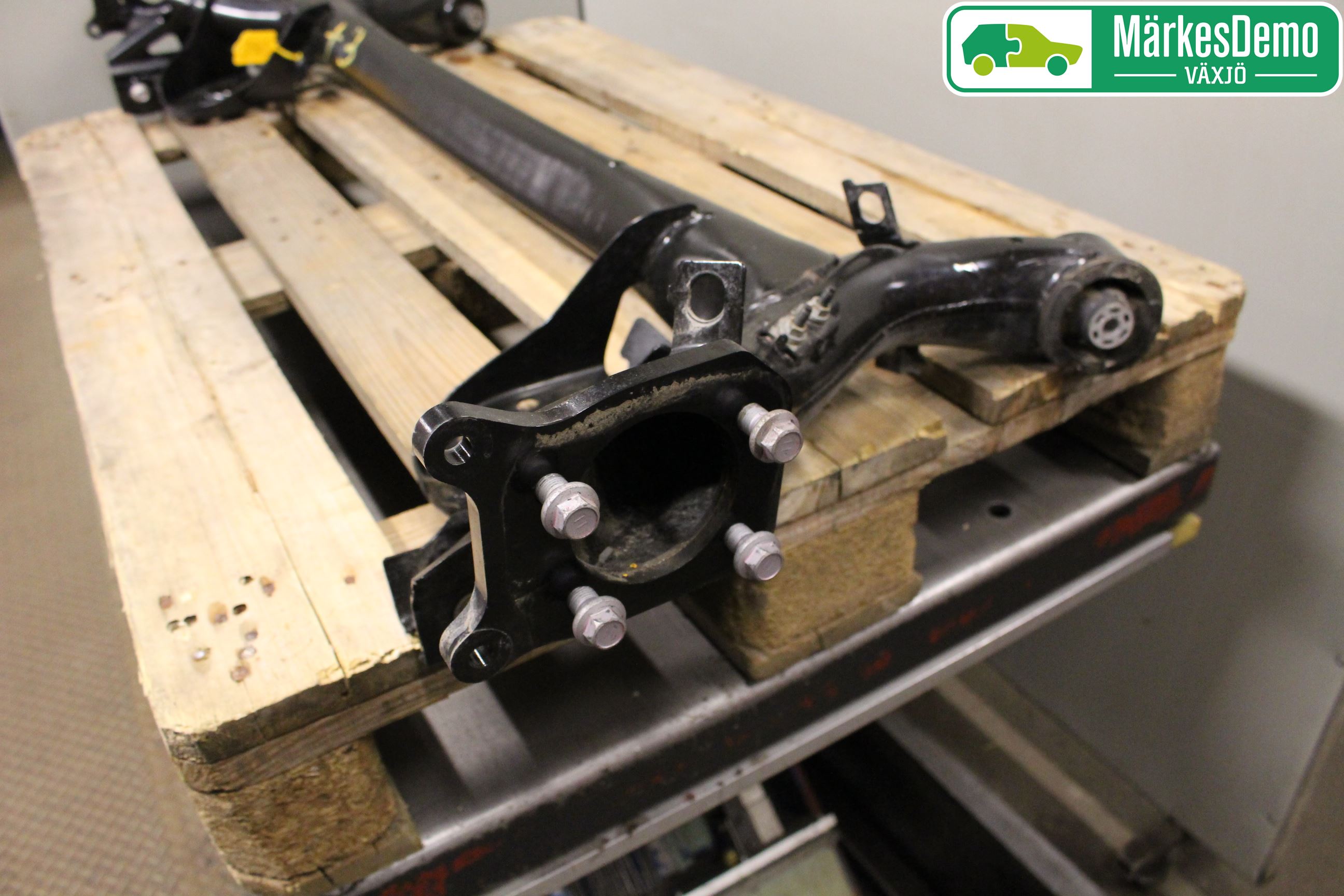 Toyota YARIS XP130 15-20 Bakaxelbalk