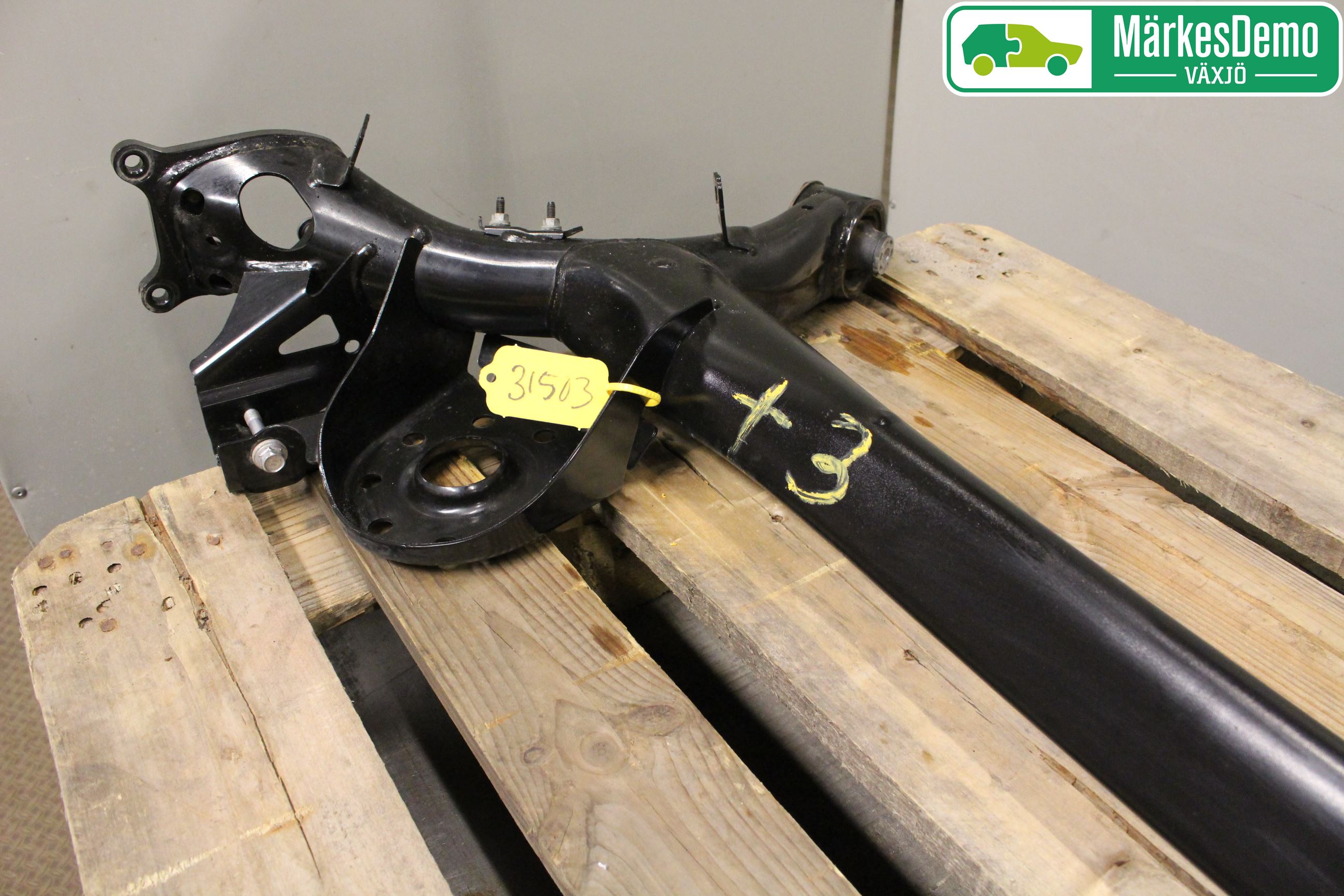 Toyota YARIS XP130 15-20 Bakaxelbalk