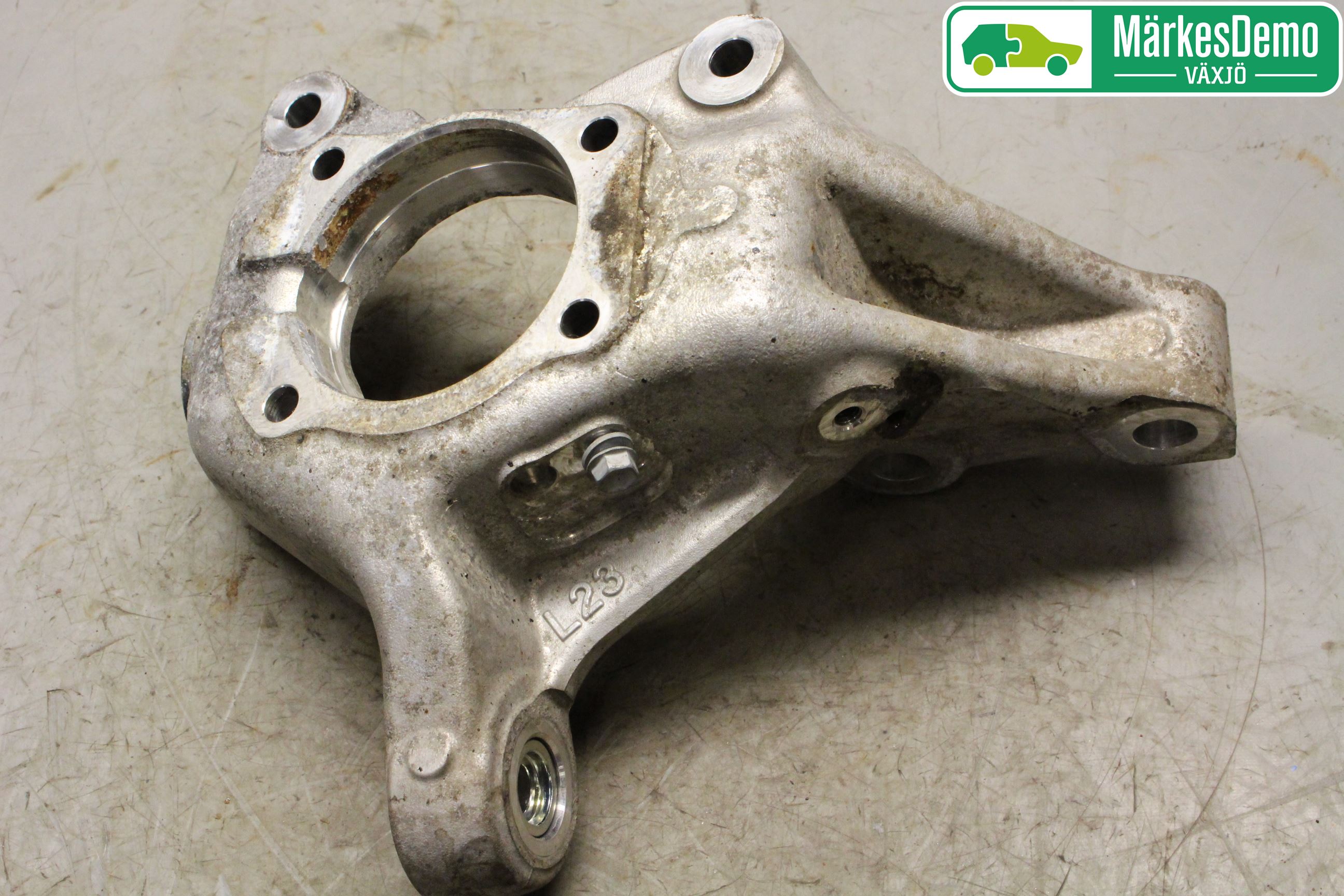 Lexus CT 200h Styrspindel Lagerhus Vä