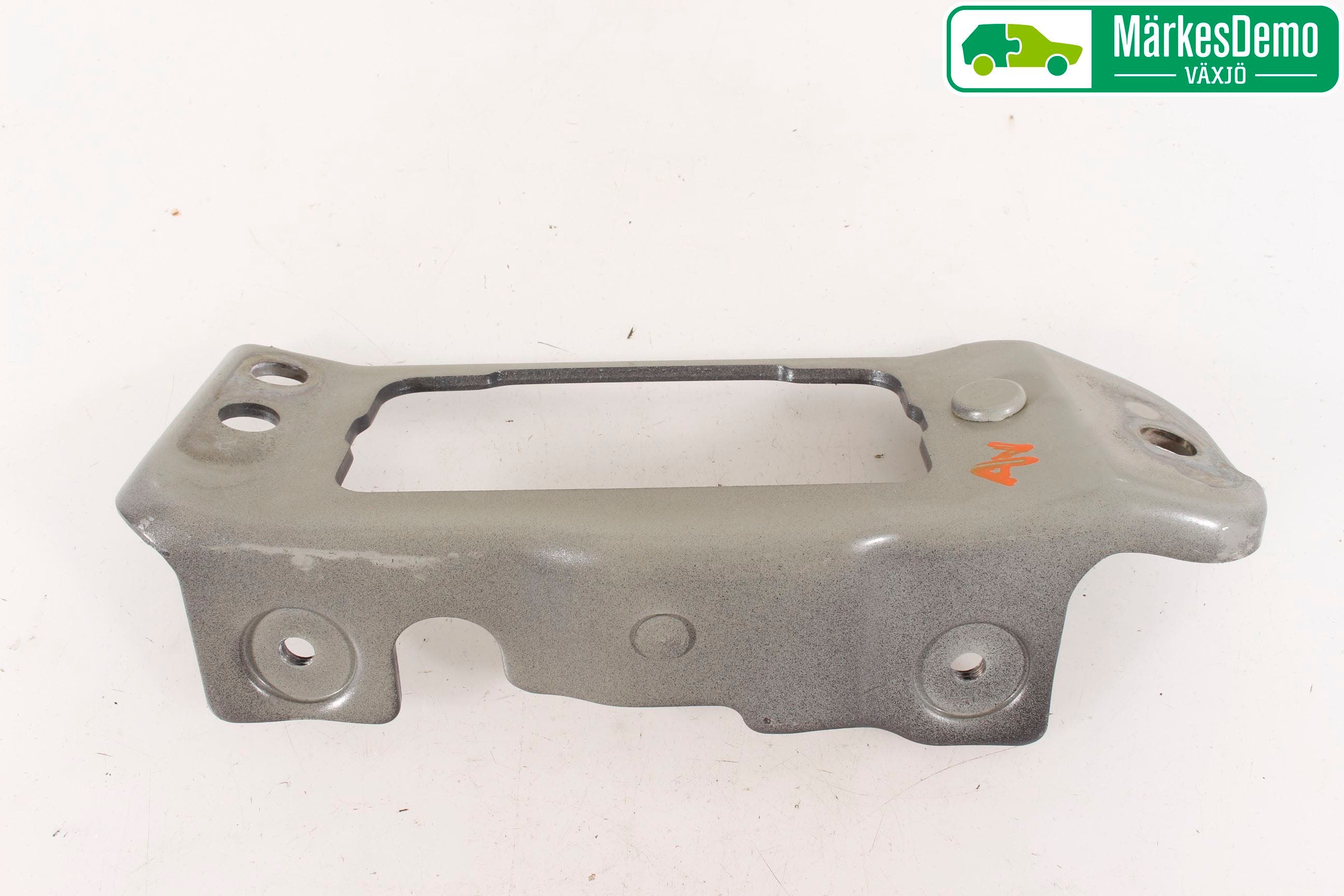 Hyundai SANTA FE 13-18 Huvgångjärn