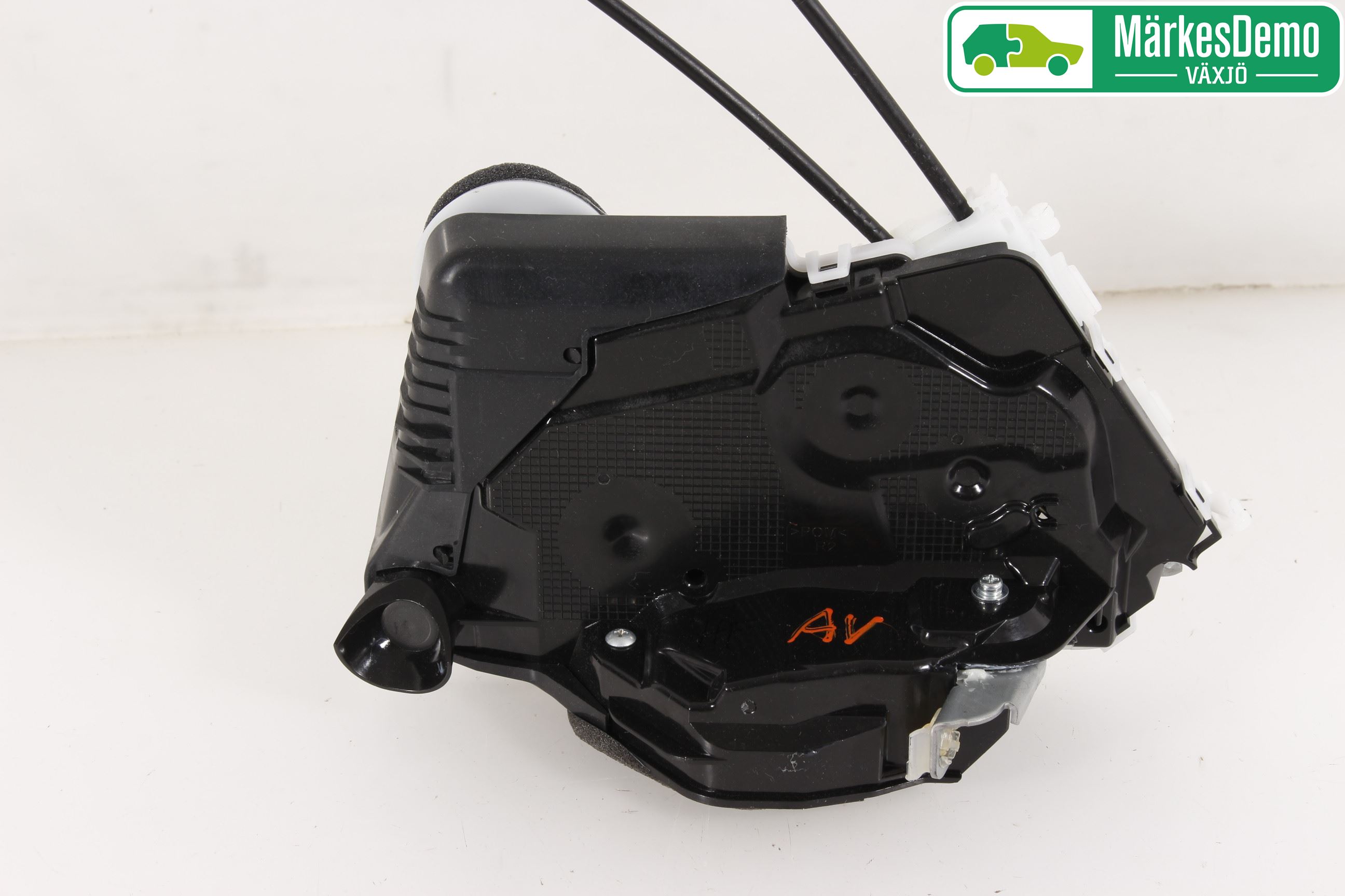 Toyota YARIS XP130 15-20 Låskista-Dörrlås