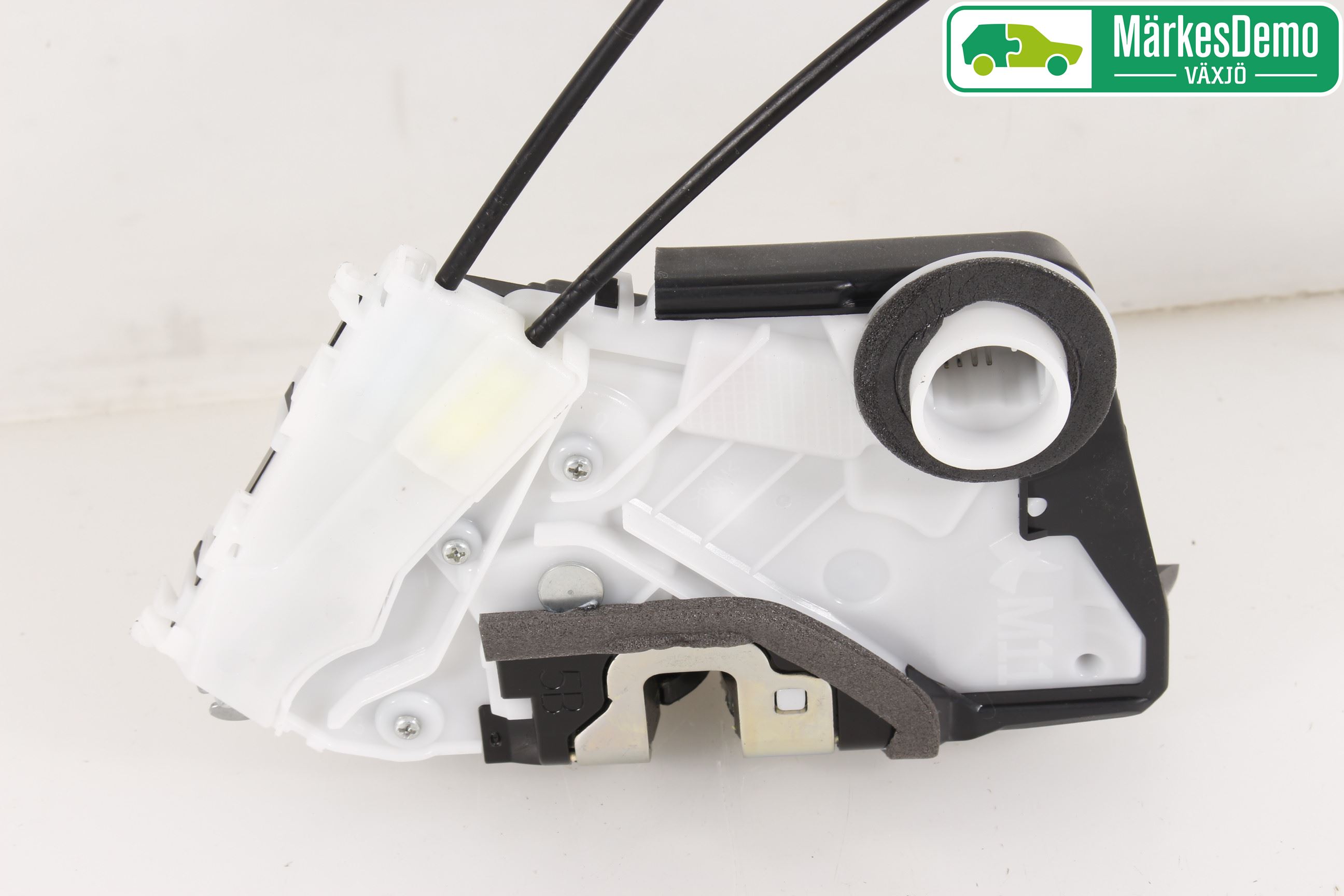 Toyota YARIS XP130 15-20 Låskista-Dörrlås